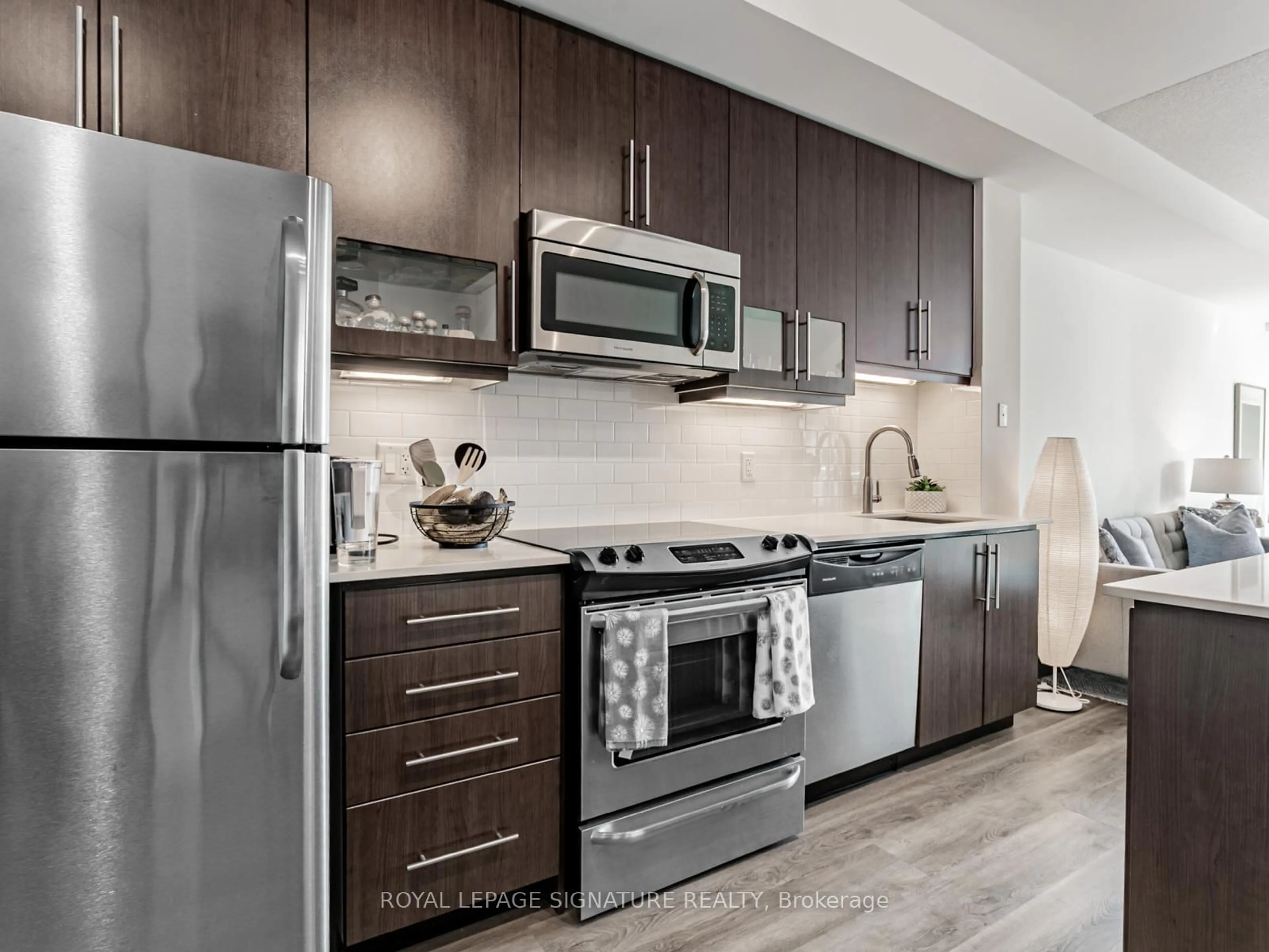Standard kitchen, unknown for 1171 Queen St #1208, Toronto Ontario M6J 1J4