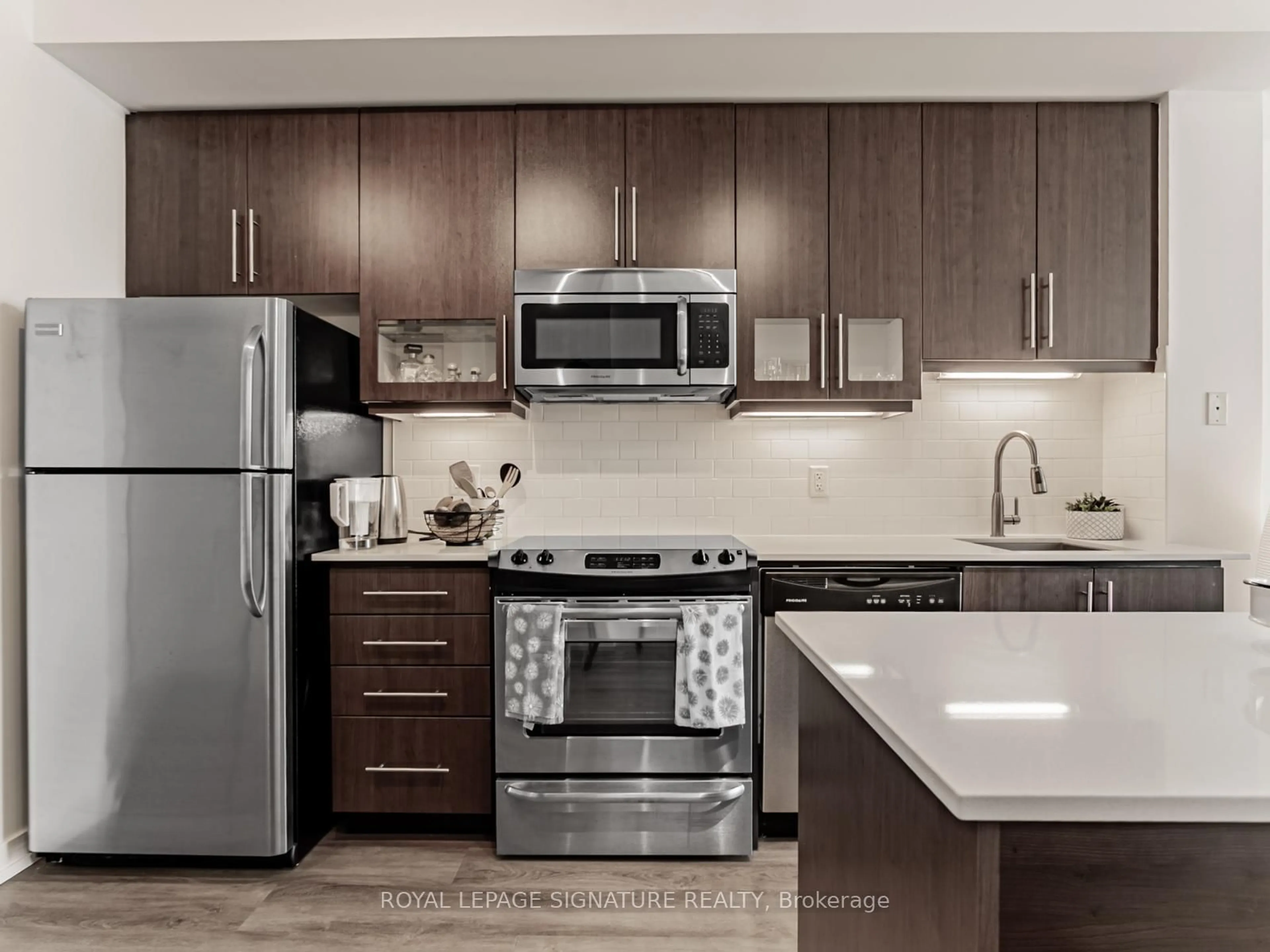 Standard kitchen, unknown for 1171 Queen St #1208, Toronto Ontario M6J 1J4