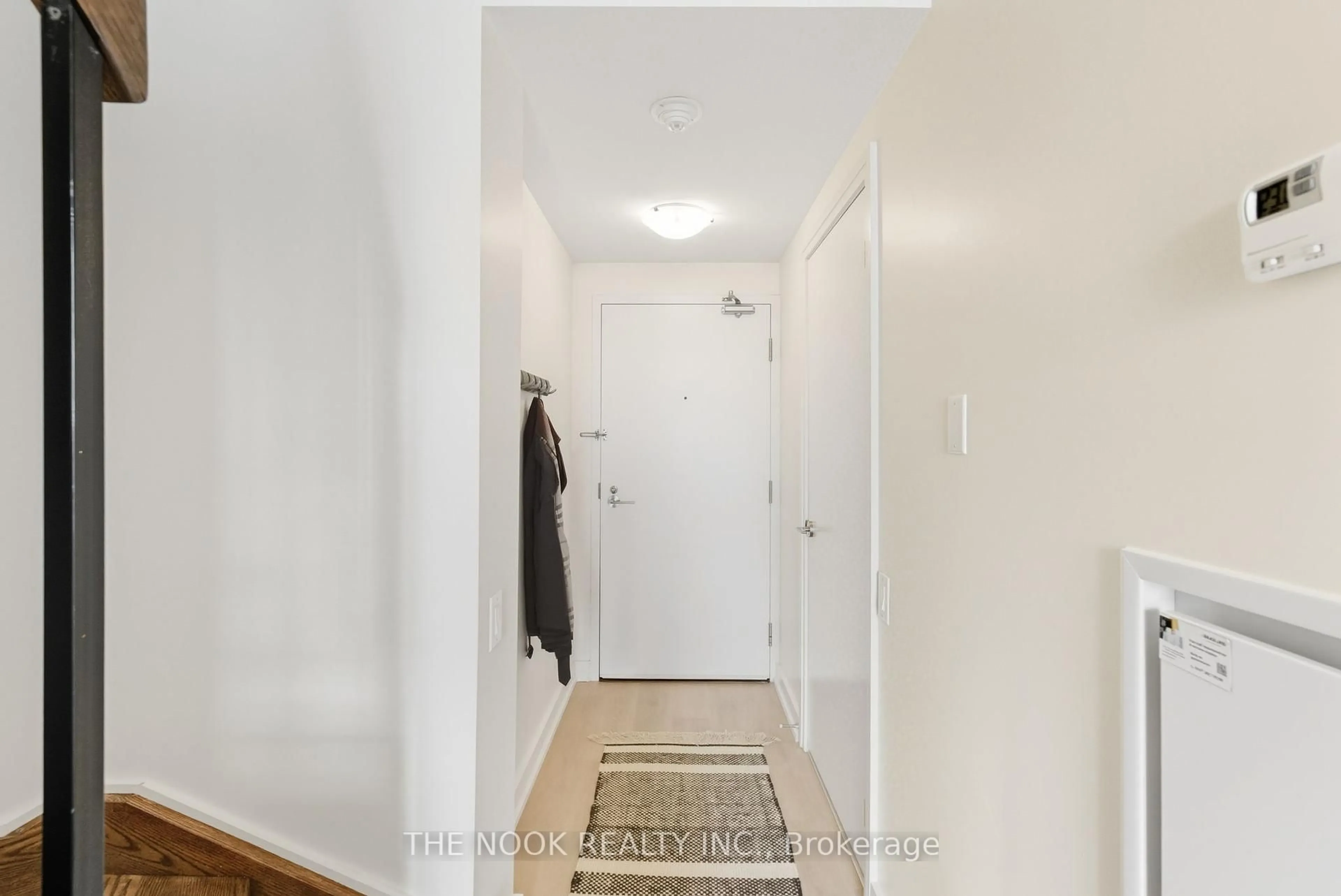 Indoor entryway for 5 Hanna Ave #309, Toronto Ontario M6K 0B3