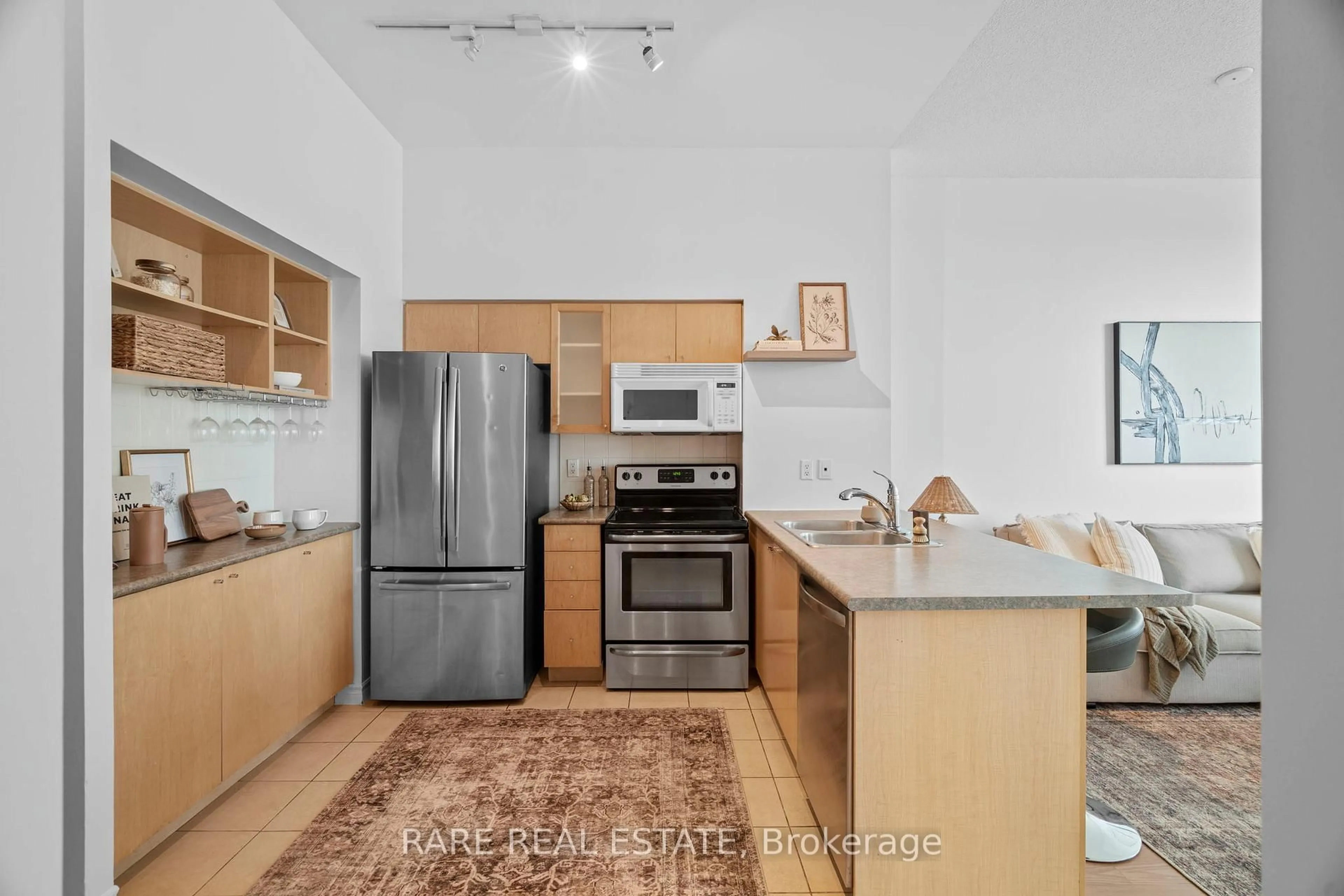 Standard kitchen, unknown for 410 Queens Quay #413, Toronto Ontario M5V 3T1