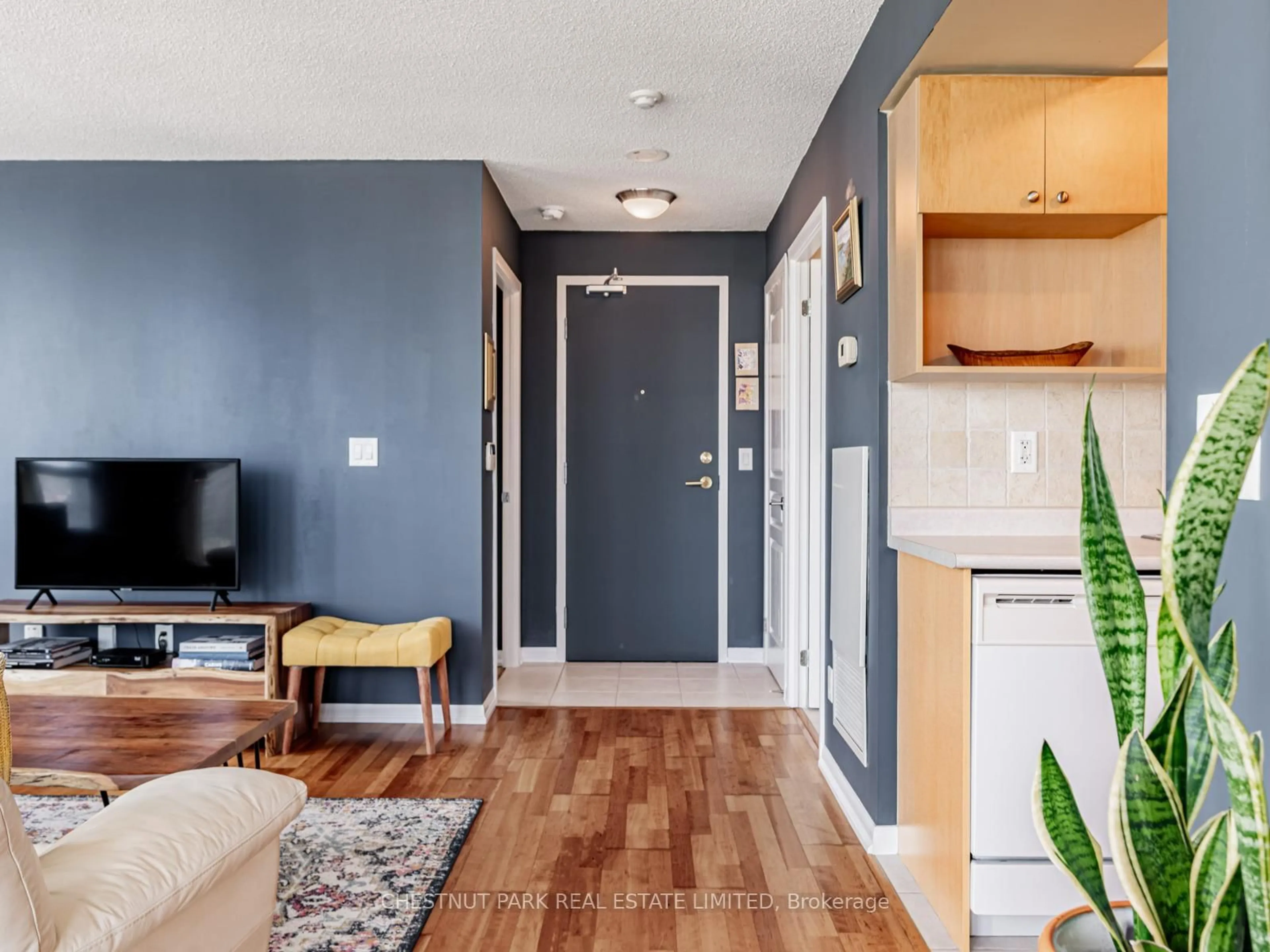 Indoor entryway for 18 Yonge St #2211, Toronto Ontario M5E 1Z8