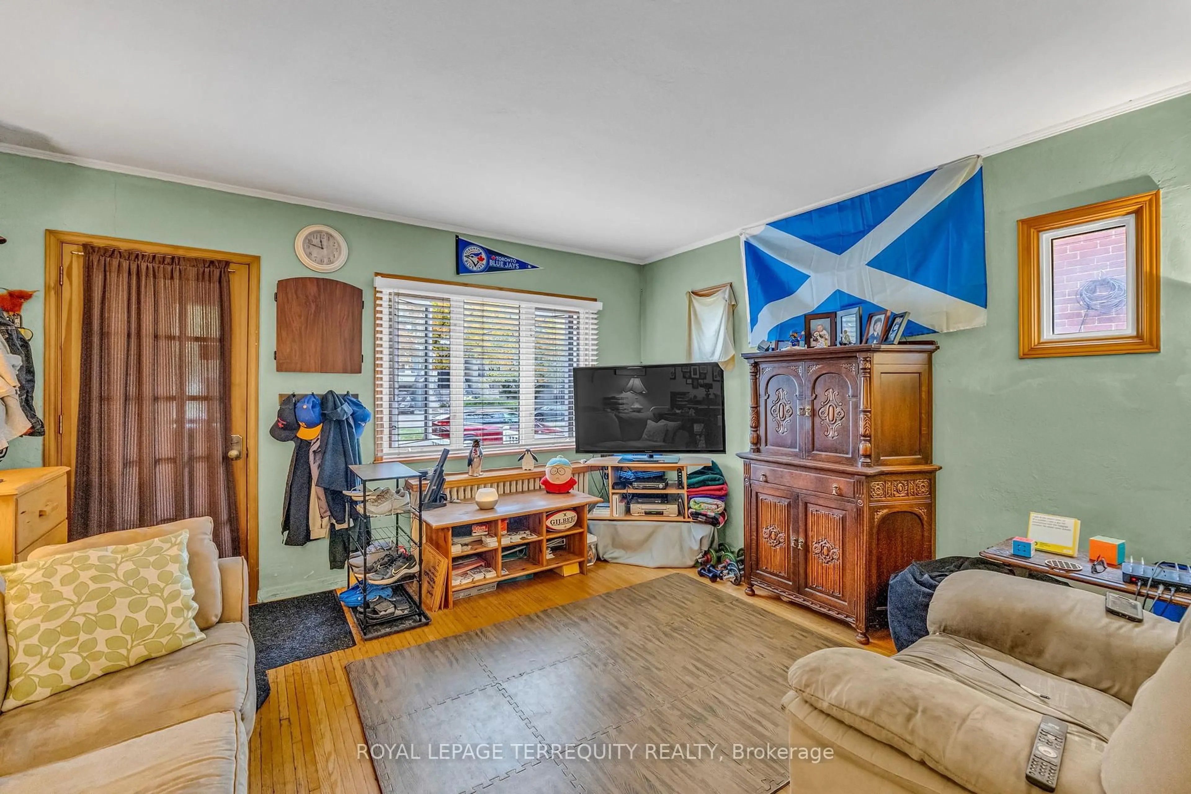 Unknown for 51 Claxton Blvd, Toronto Ontario M6C 1L9