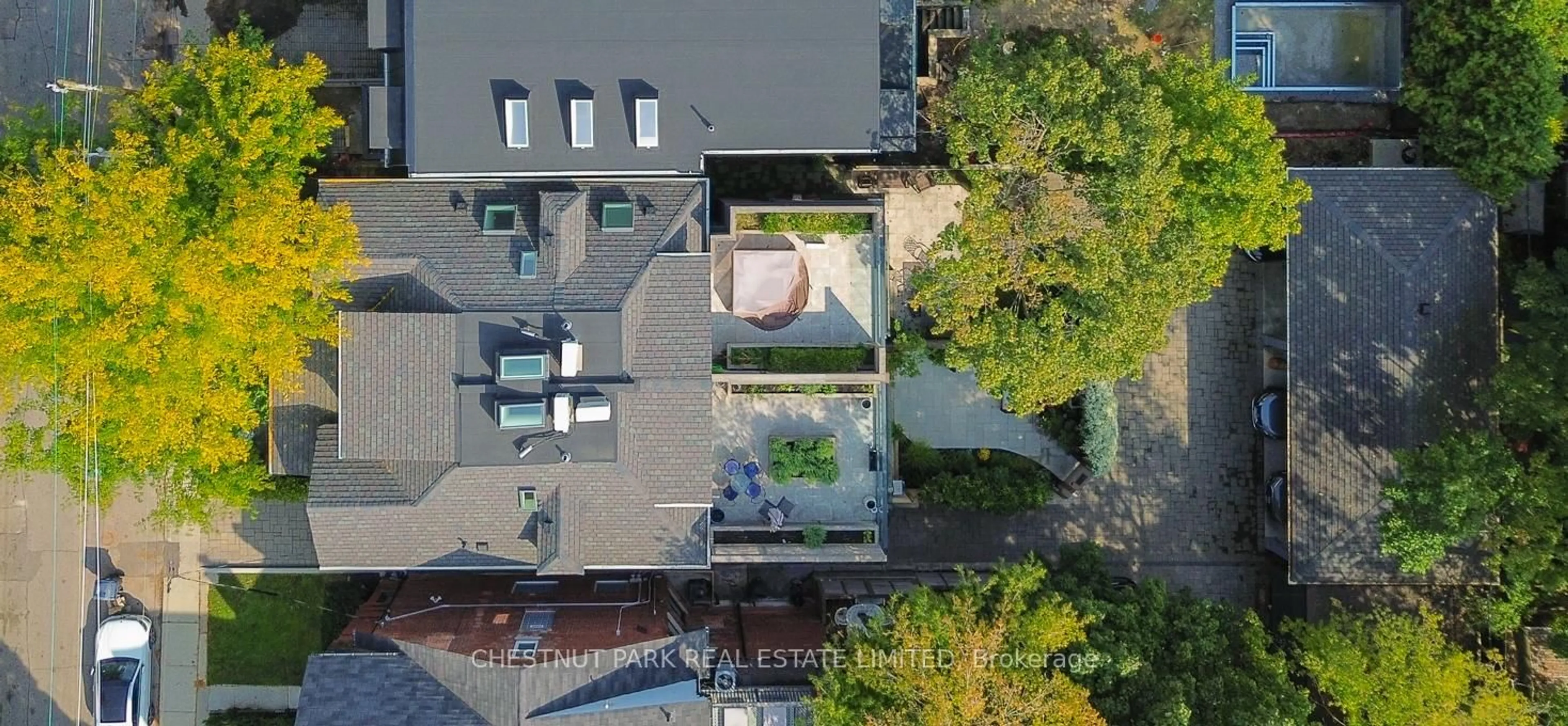 A pic from outside/outdoor area/front of a property/back of a property/a pic from drone, city buildings view from balcony for 97 Walker Ave, Toronto Ontario M4V 1G3