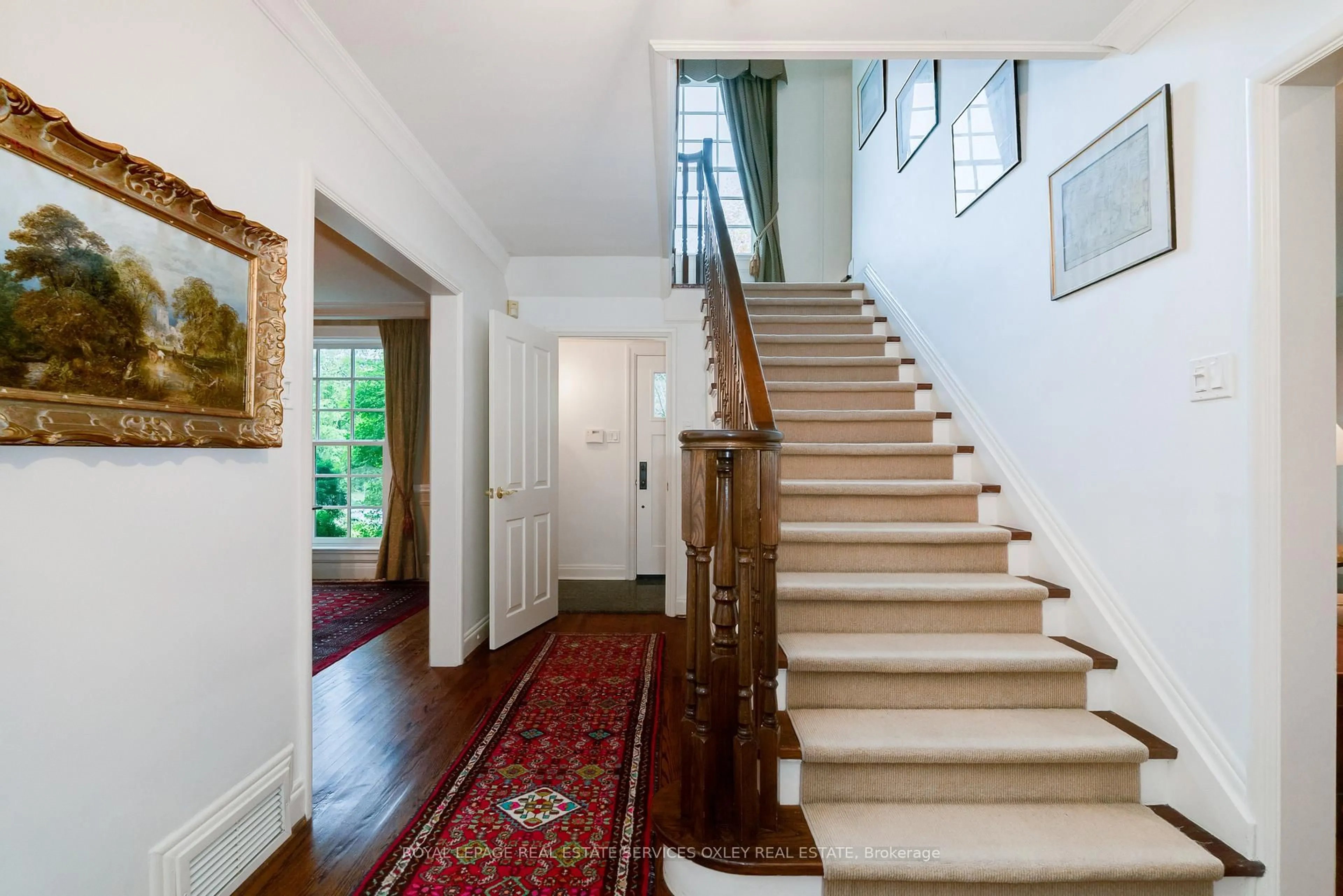 Indoor foyer for 289 Glengrove Ave, Toronto Ontario M5N 1W3