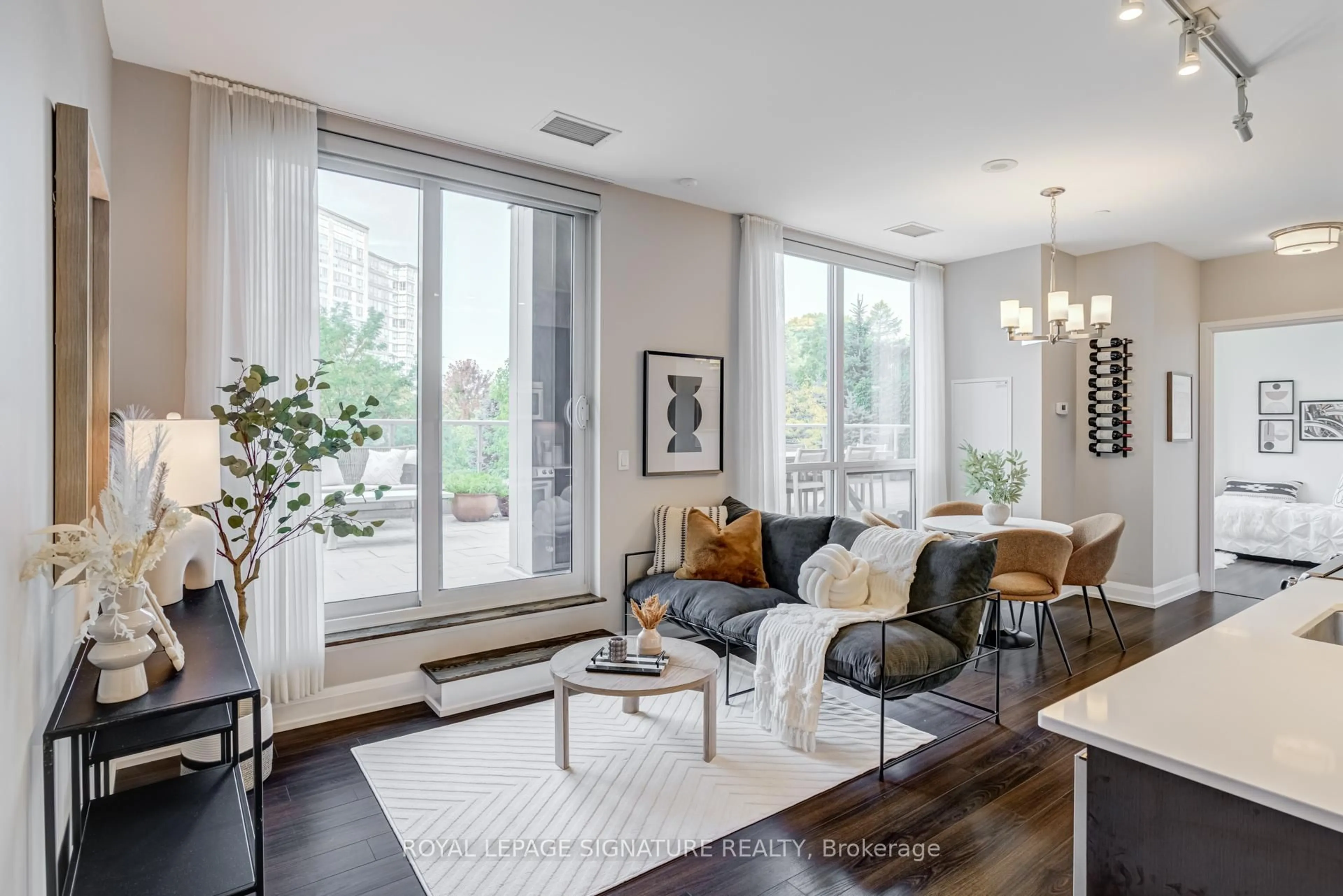 Living room with furniture, unknown for 18 Graydon Hall Dr #205, Toronto Ontario M3A 0A4