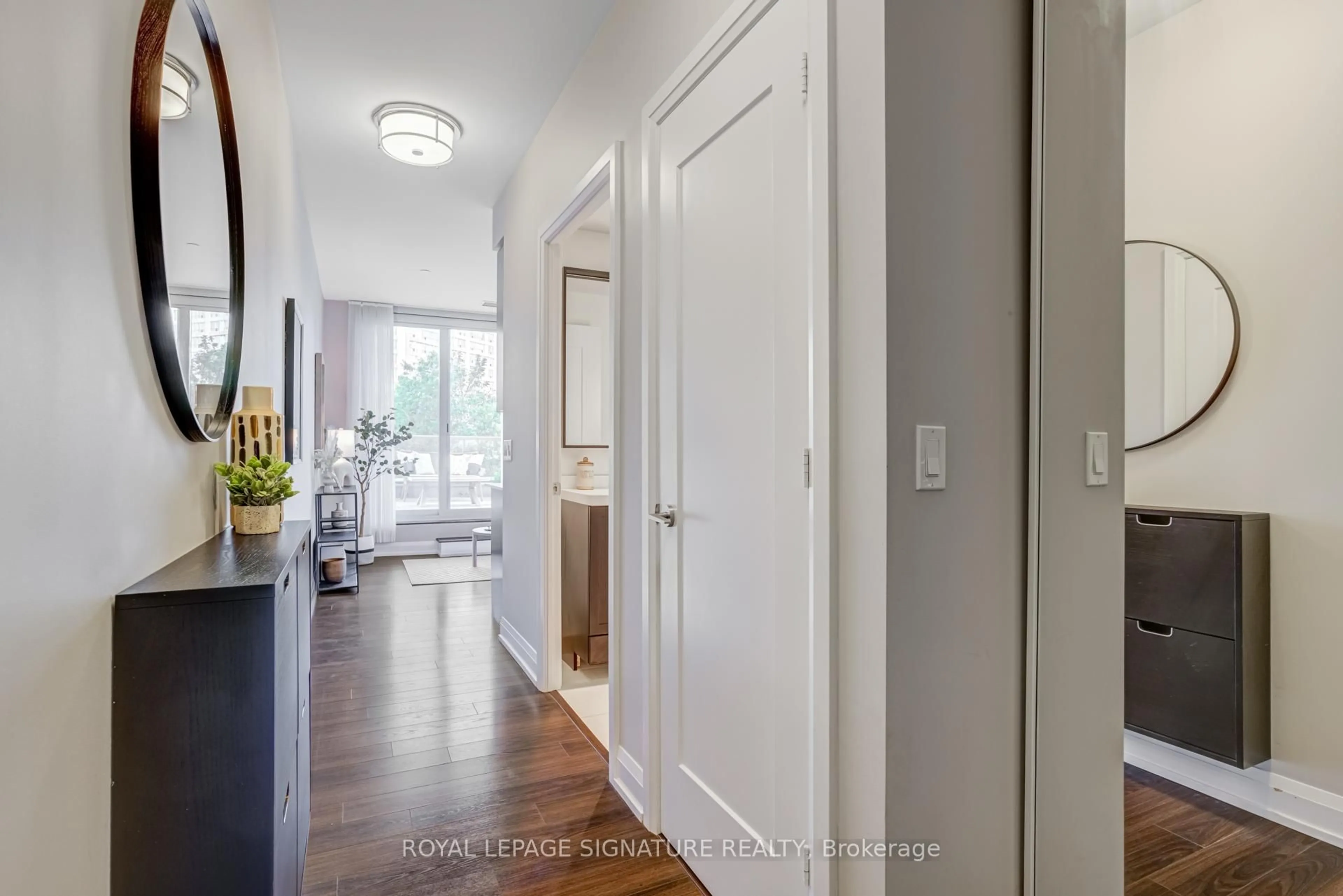 Indoor entryway for 18 Graydon Hall Dr #205, Toronto Ontario M3A 0A4