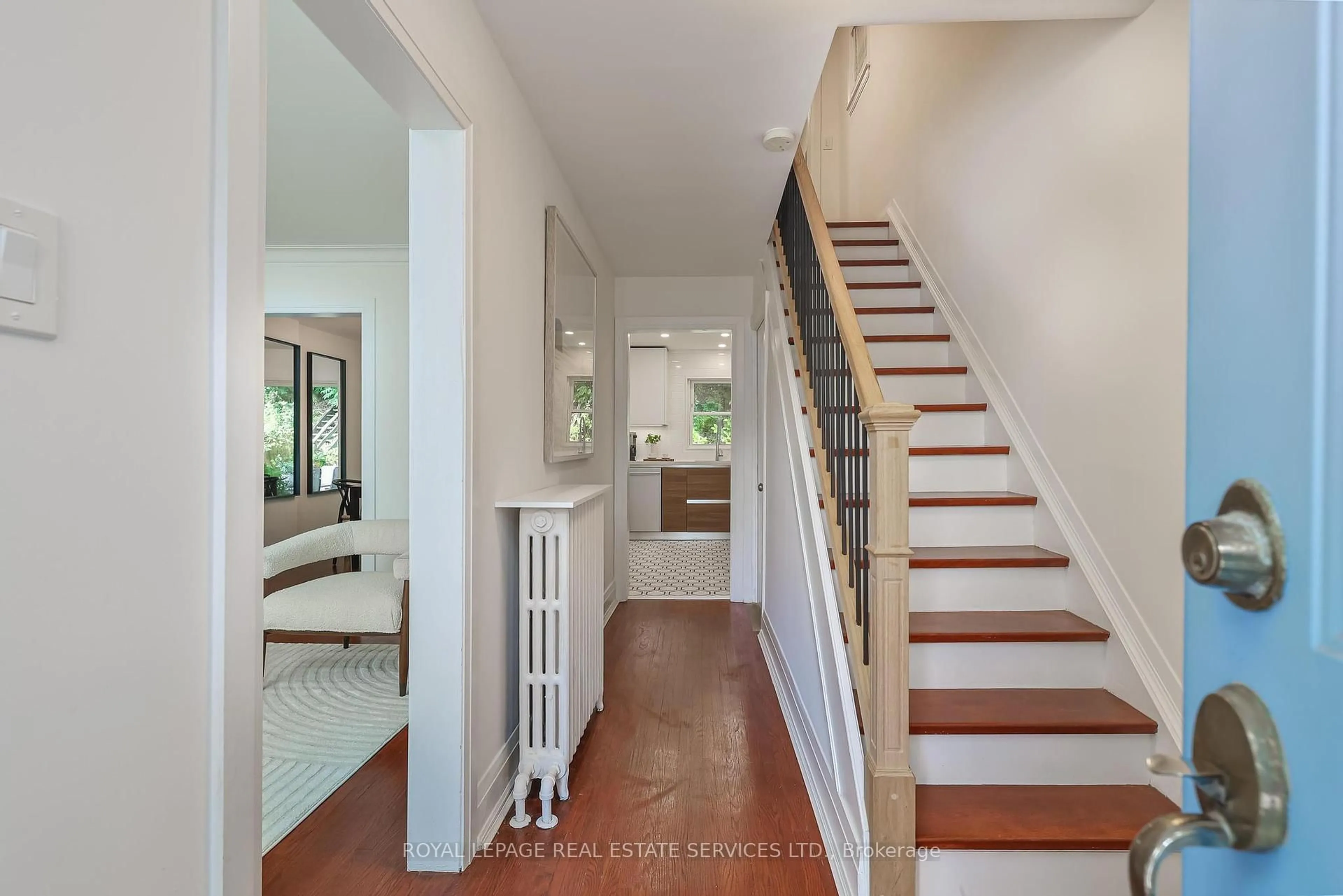 Indoor entryway for 618 Davenport Rd, Toronto Ontario M5R 1K9