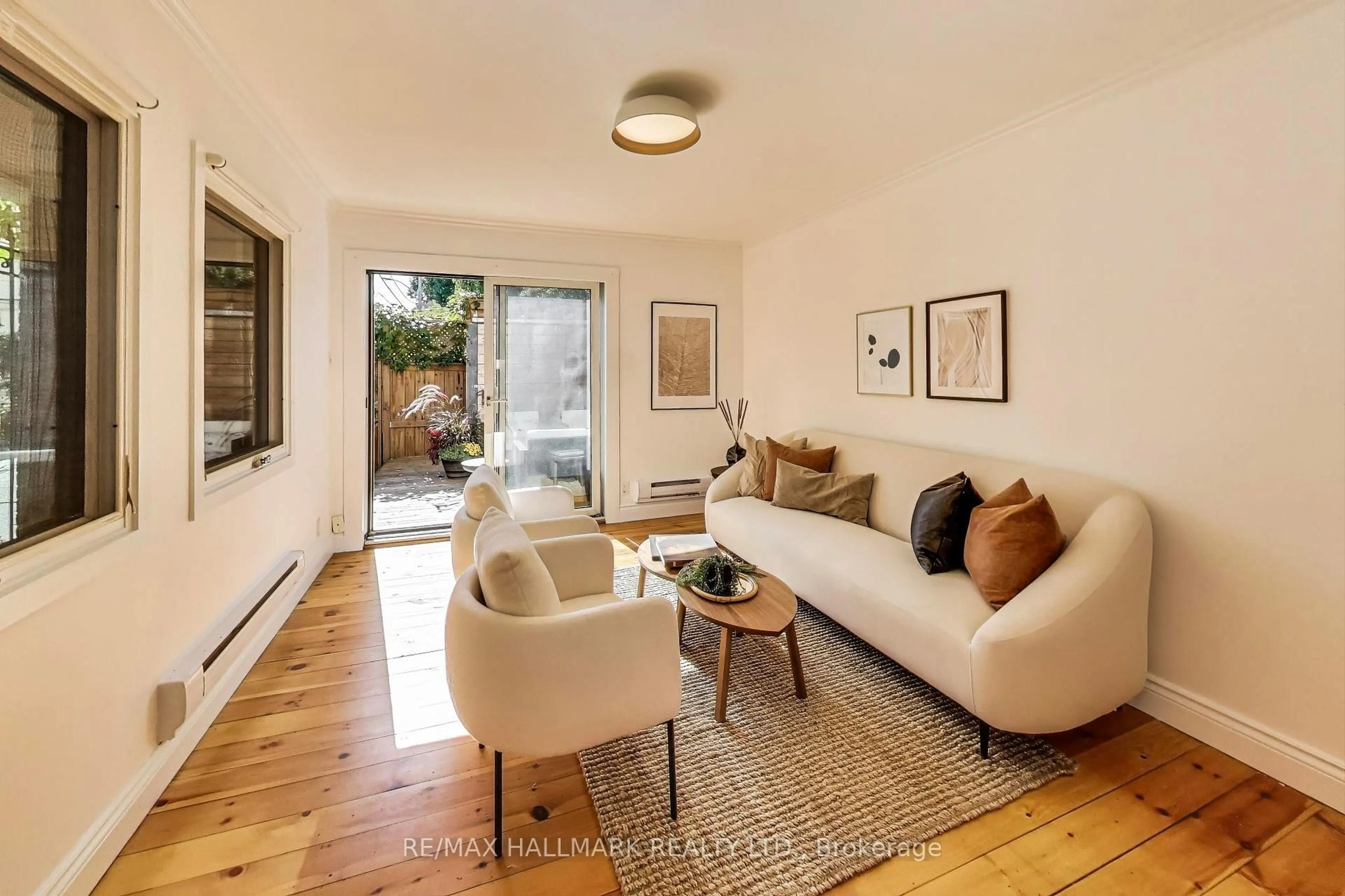 Living room with furniture, wood/laminate floor for 88 Poulett St, Toronto Ontario M5A 1Z5