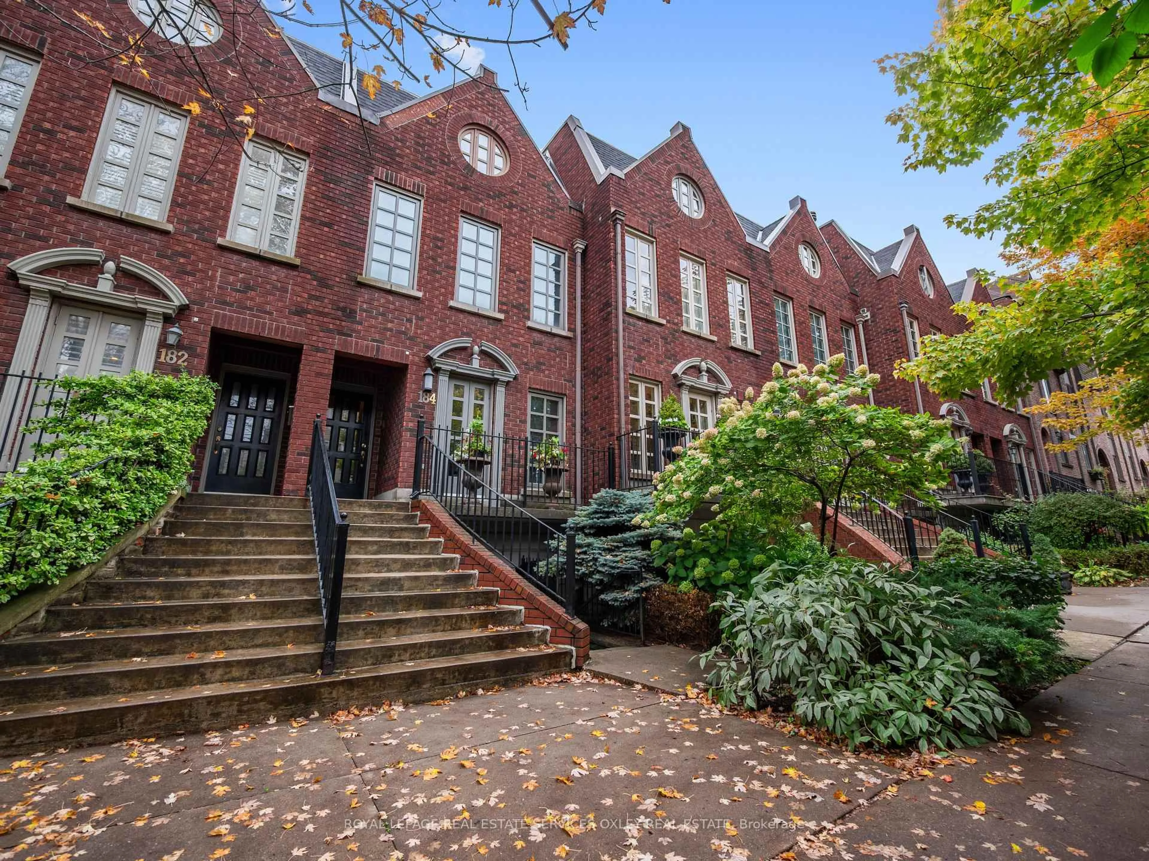 Home with brick exterior material, street for 184 Bedford Rd, Toronto Ontario M5R 2K9