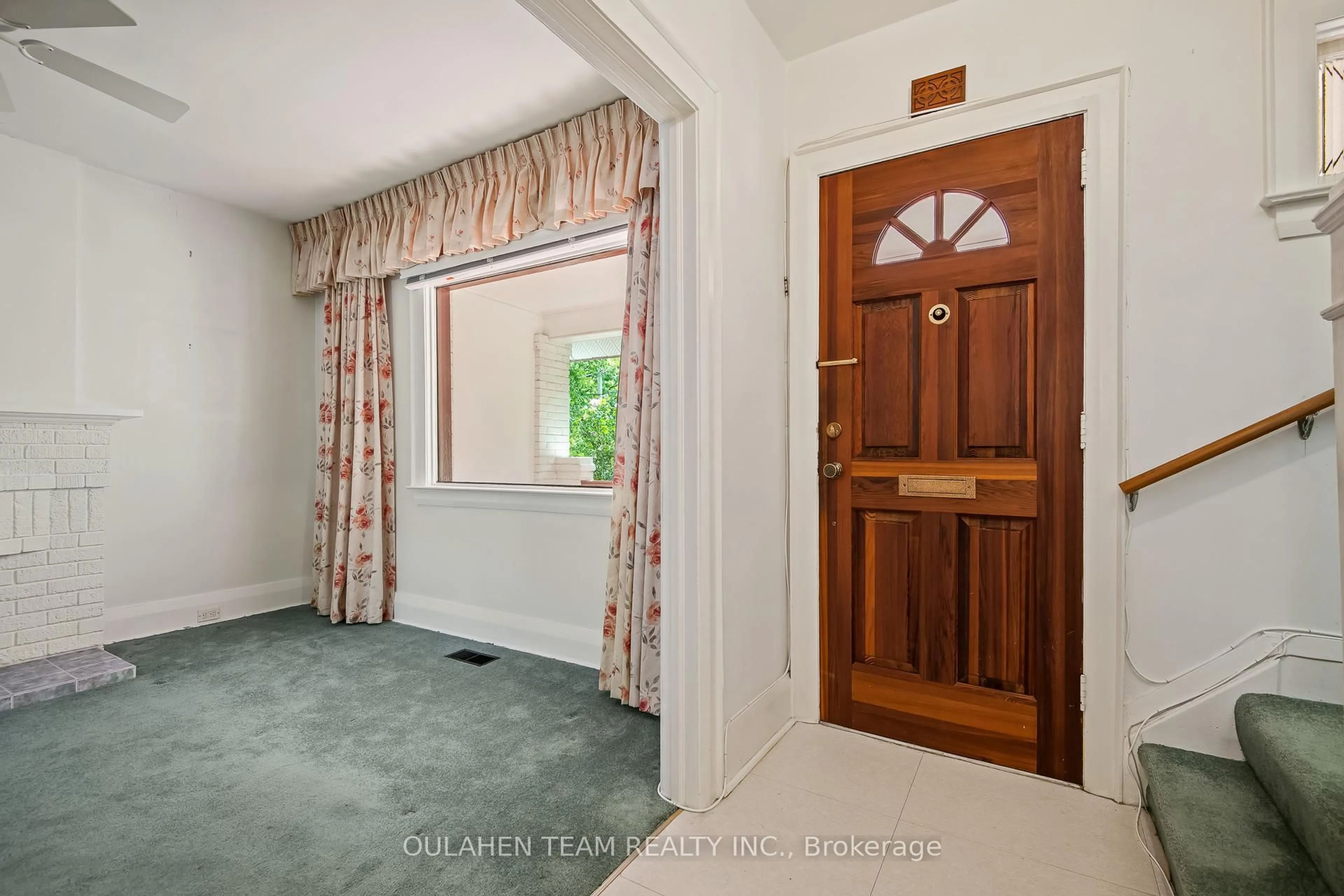 Indoor entryway for 286 St Clements Ave, Toronto Ontario M4R 1H5