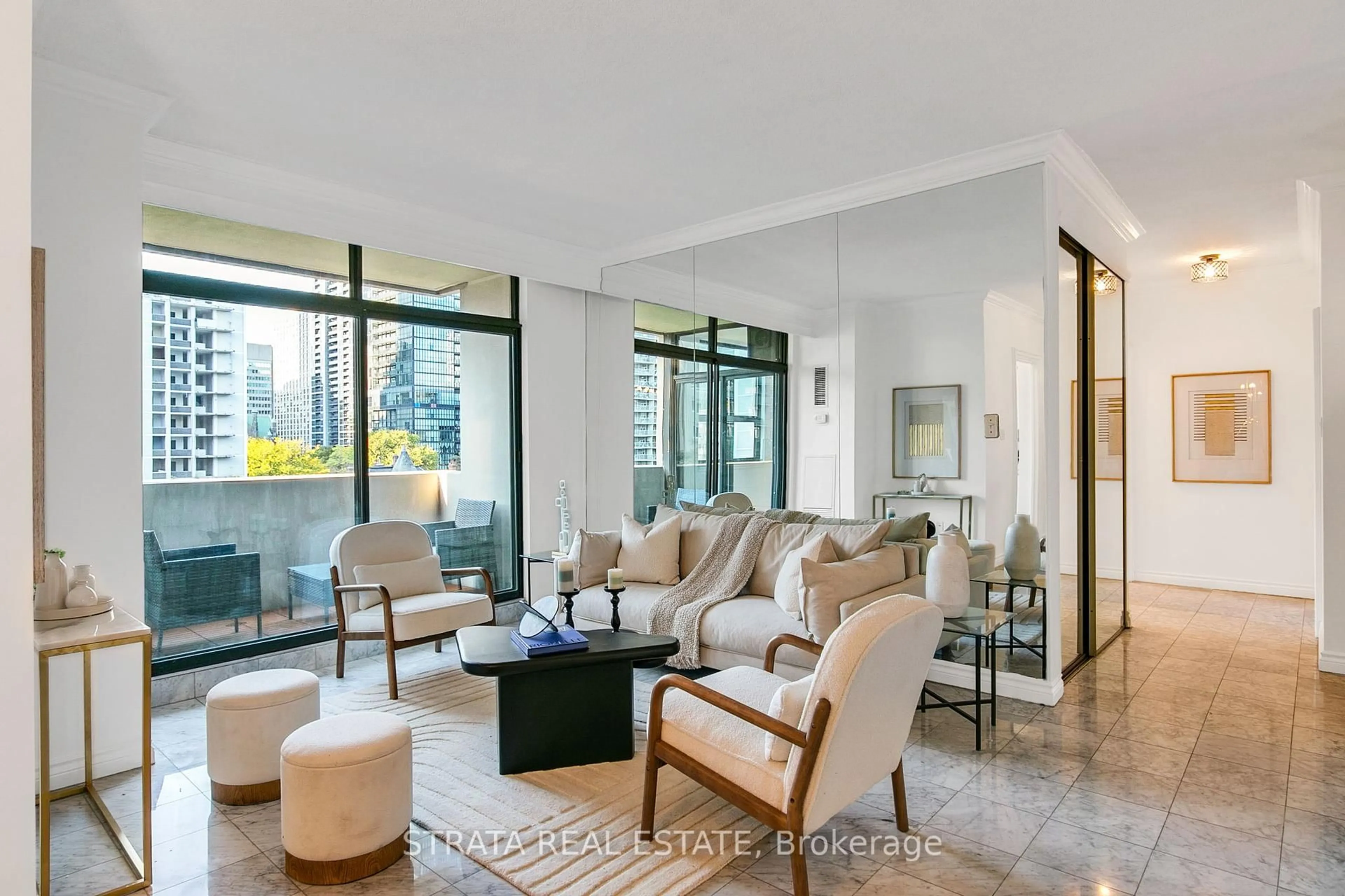 Living room with furniture, unknown for 86 Gloucester St #702, Toronto Ontario M4Y 2S2