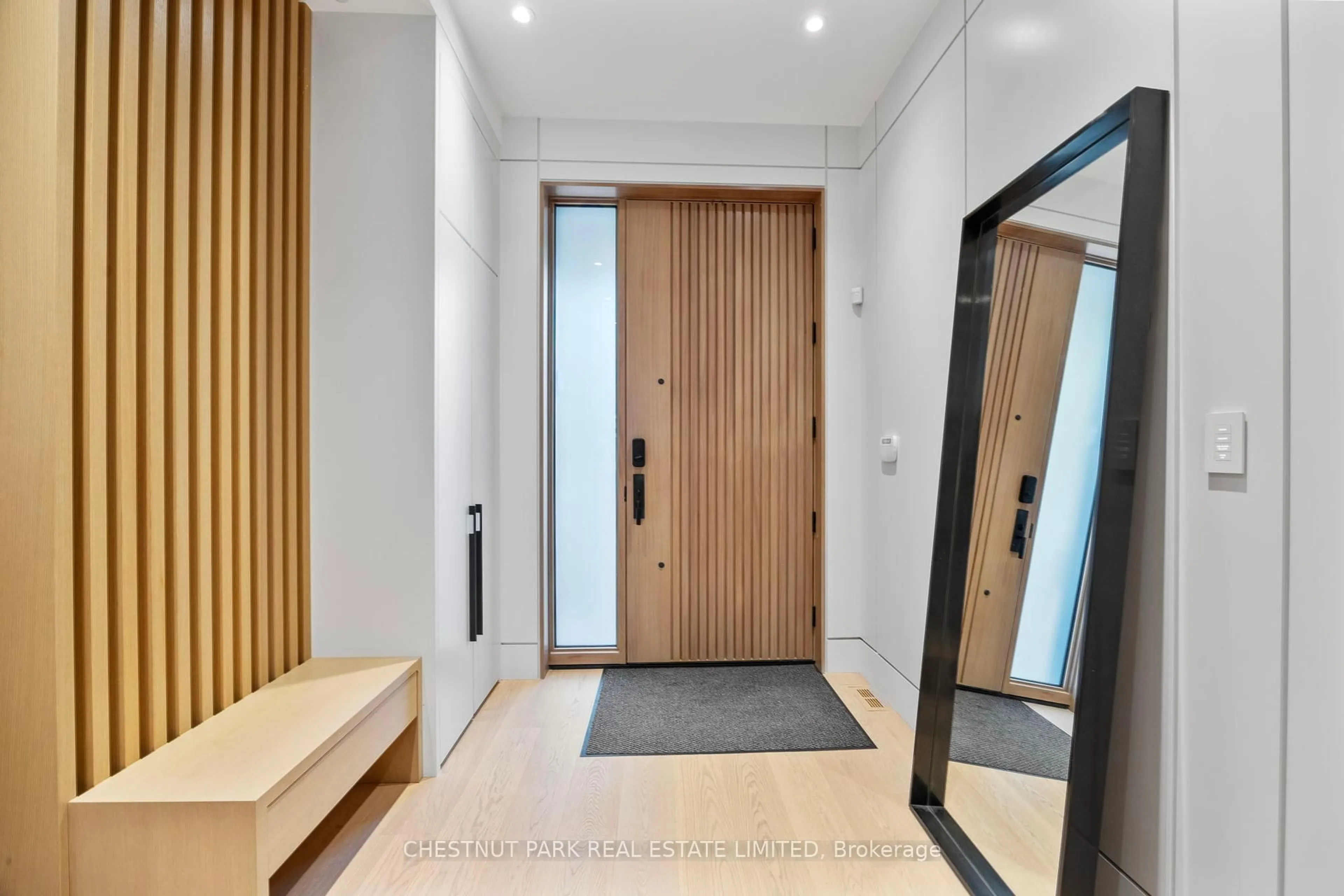 Indoor foyer for 43 Summerhill Ave, Toronto Ontario M4T 1A9