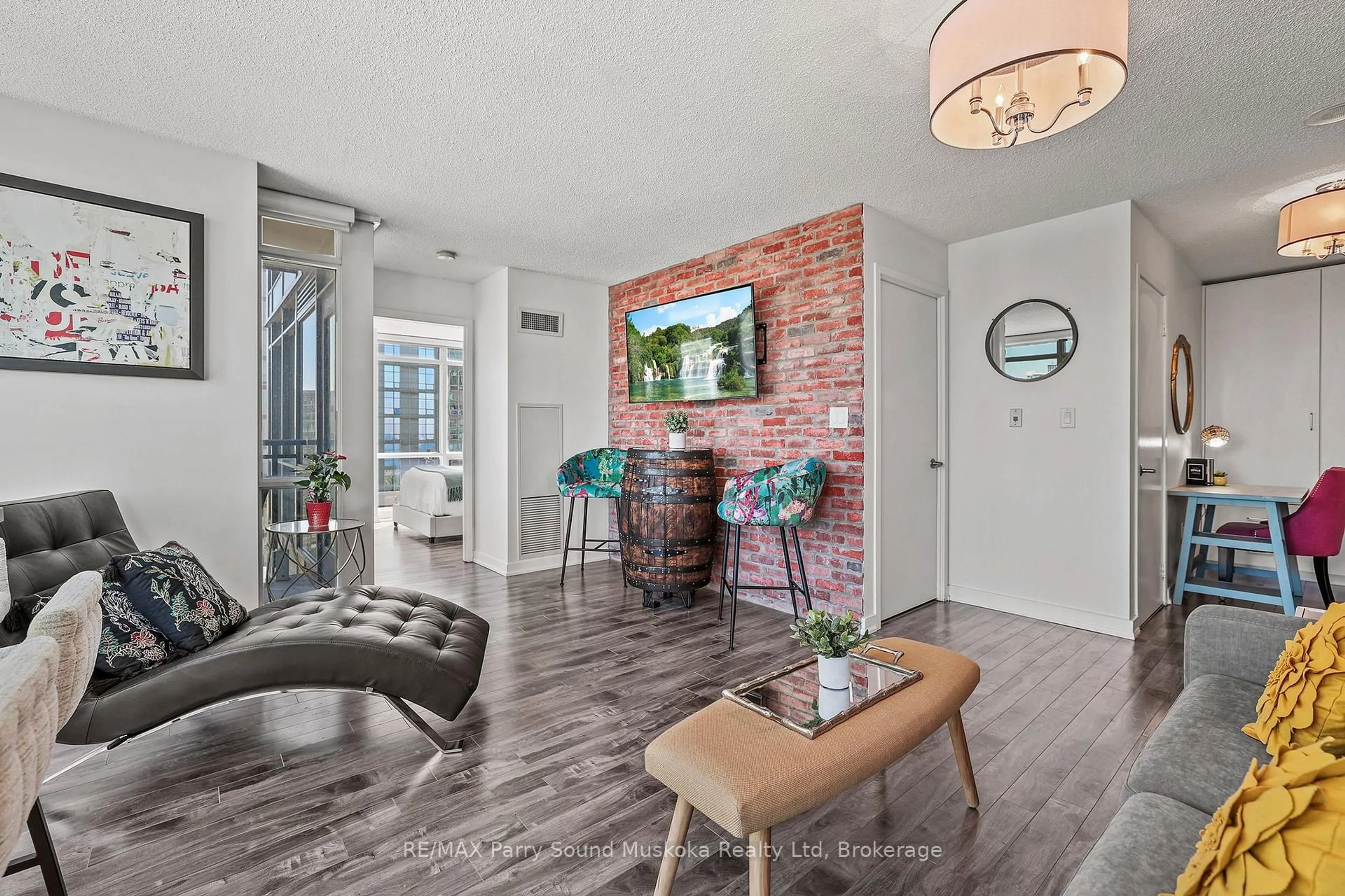 Indoor entryway for 11 Brunel Crt, Toronto Ontario M5V 3Y3