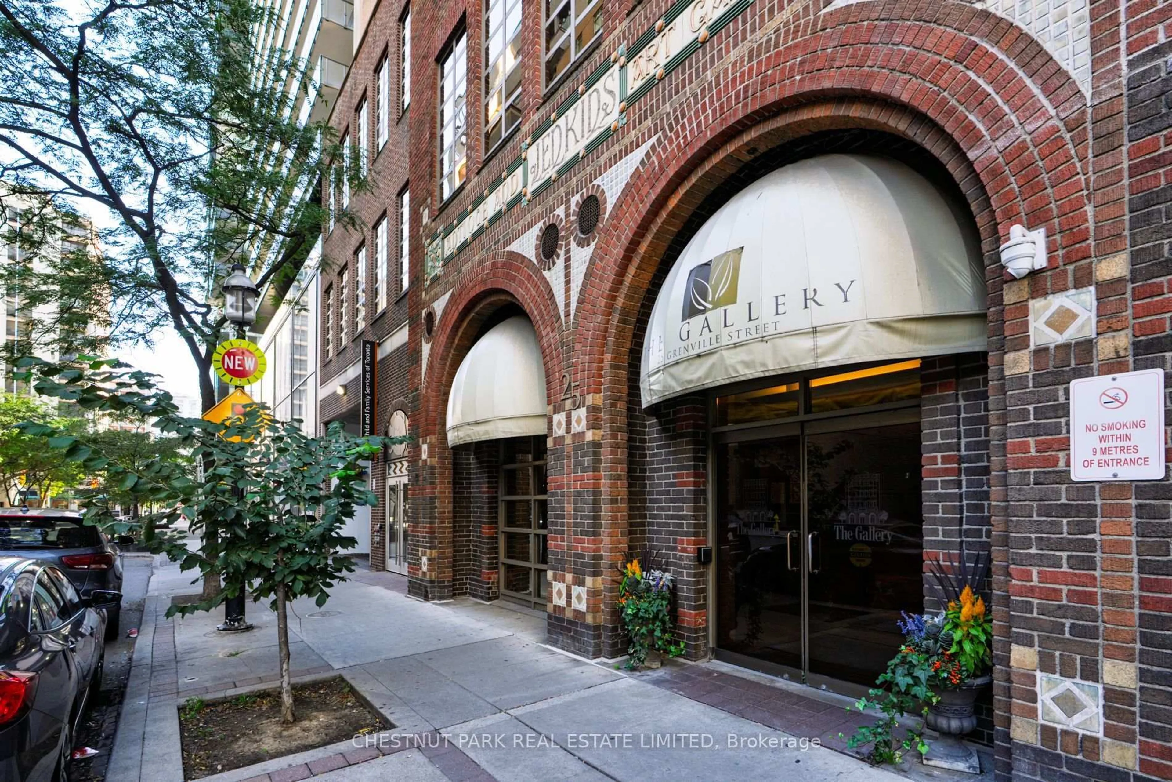 Indoor entryway for 25 Grenville St #706, Toronto Ontario M4Y 2X5