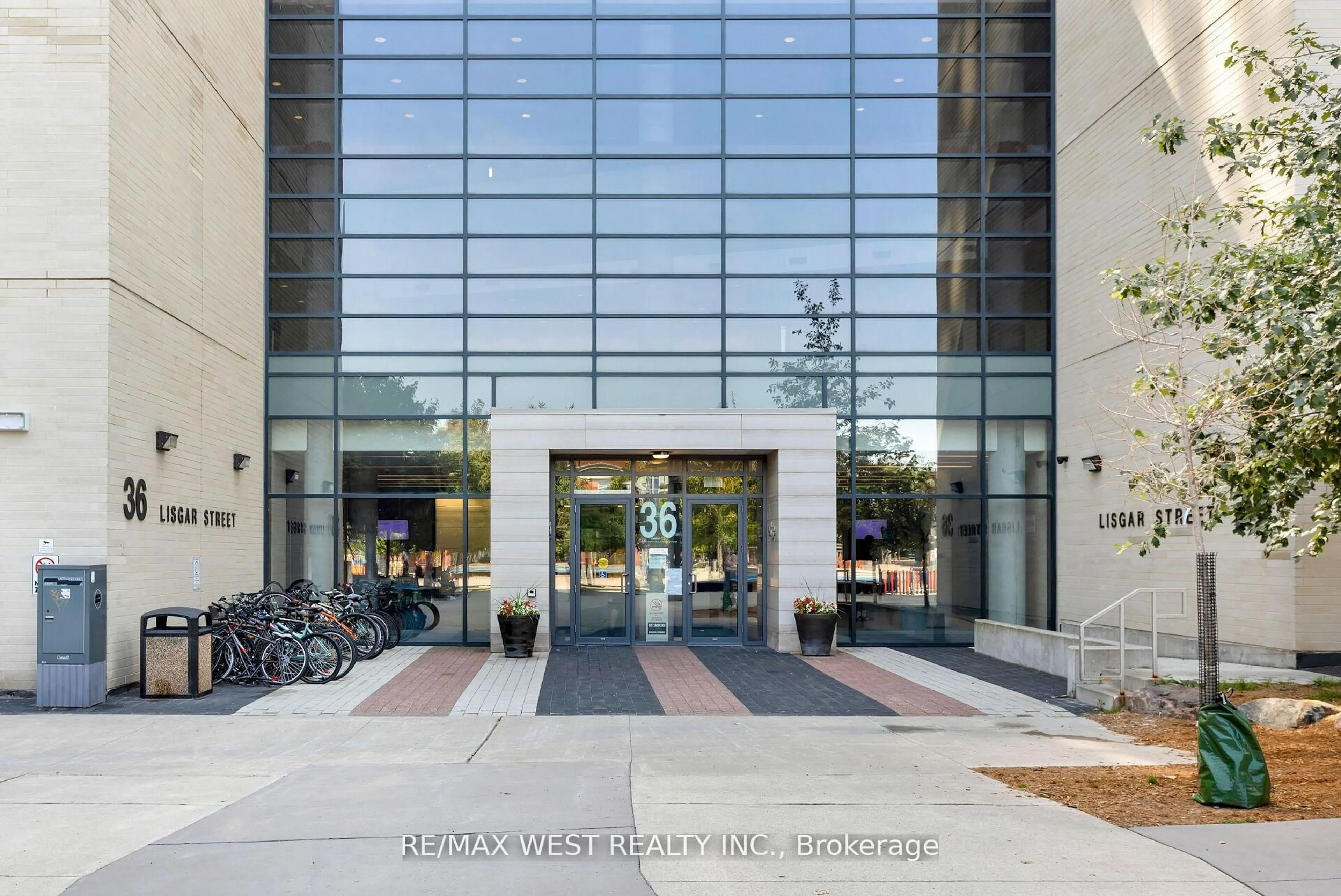 Indoor foyer for 36 LISGAR St #1621E, Toronto Ontario M6J 0C7