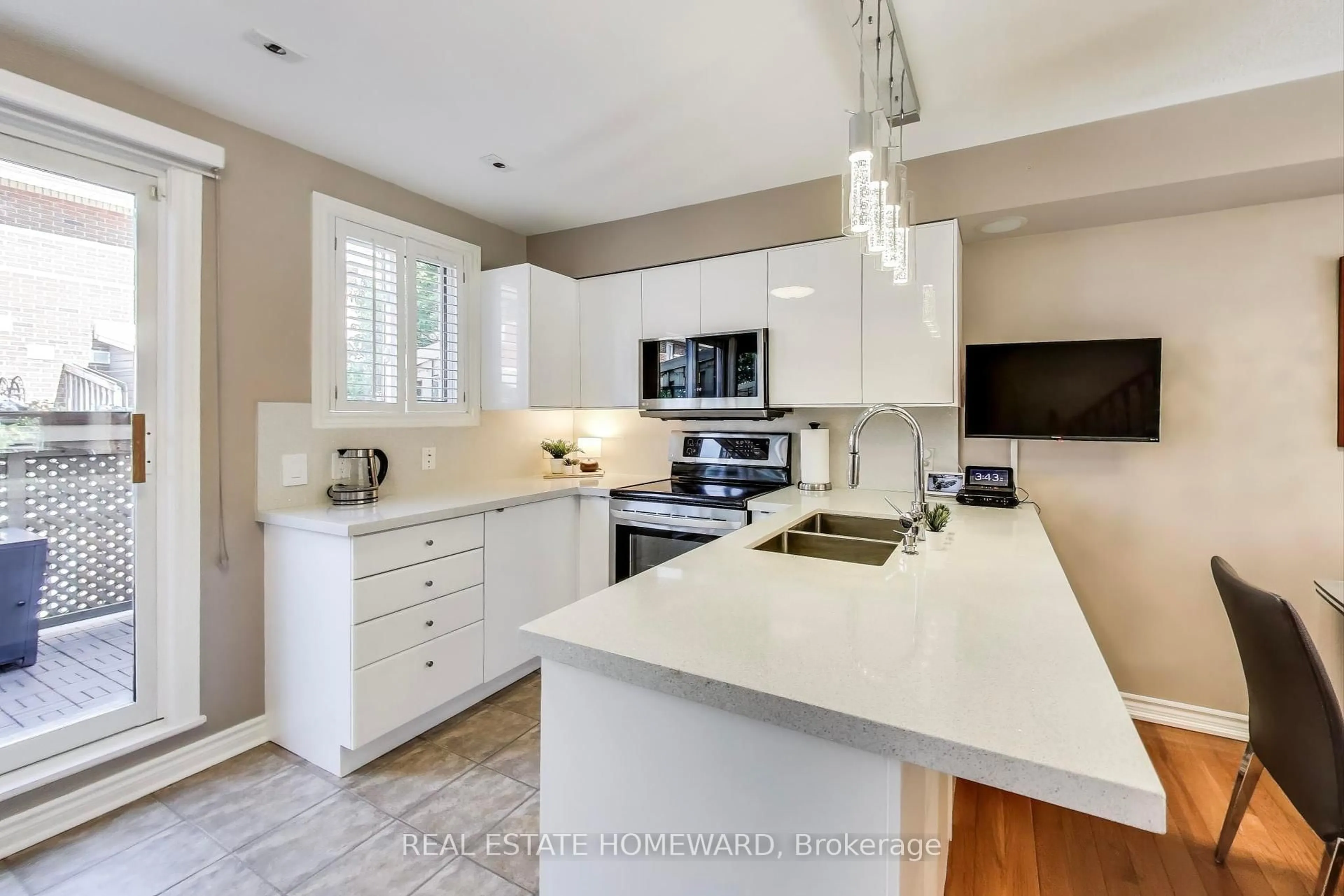 Open concept kitchen, ceramic/tile floor for 257 Milan St, Toronto Ontario M5A 4C3