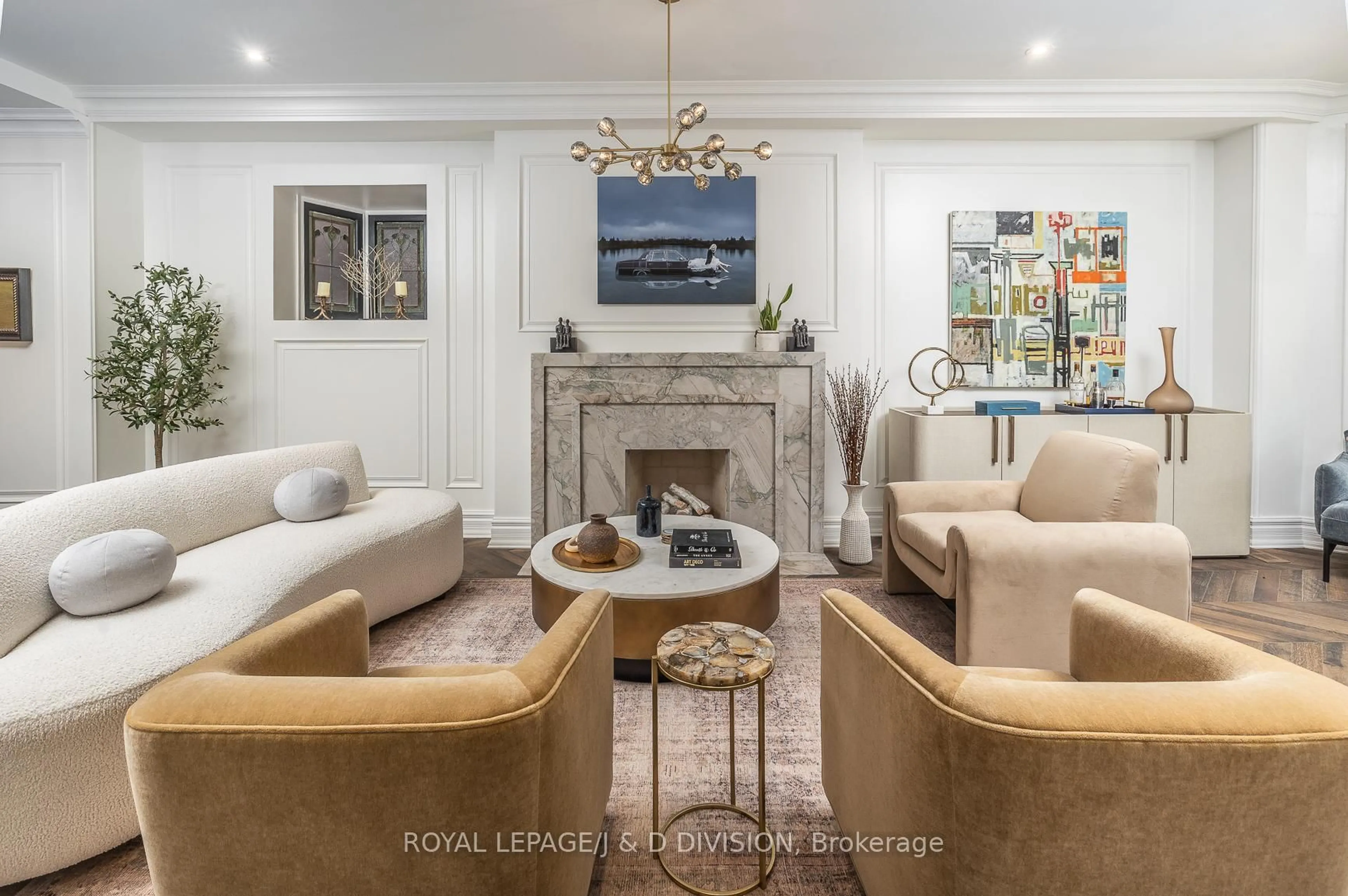 Living room with furniture, unknown for 40 Bernard Ave, Toronto Ontario M5R 1R2