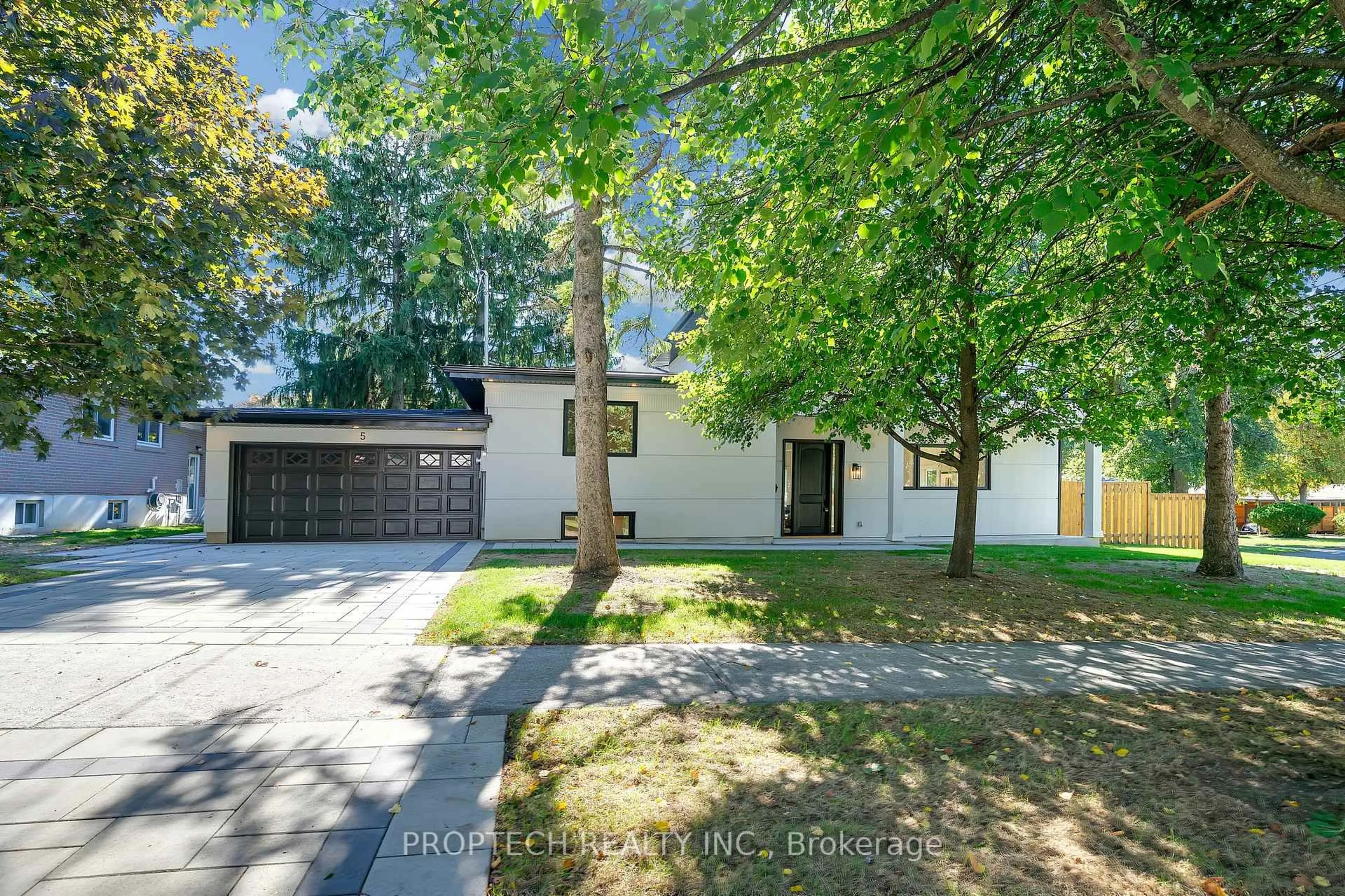 A pic from outside/outdoor area/front of a property/back of a property/a pic from drone, street for 5 Trailside Dr, Toronto Ontario M2J 2E1