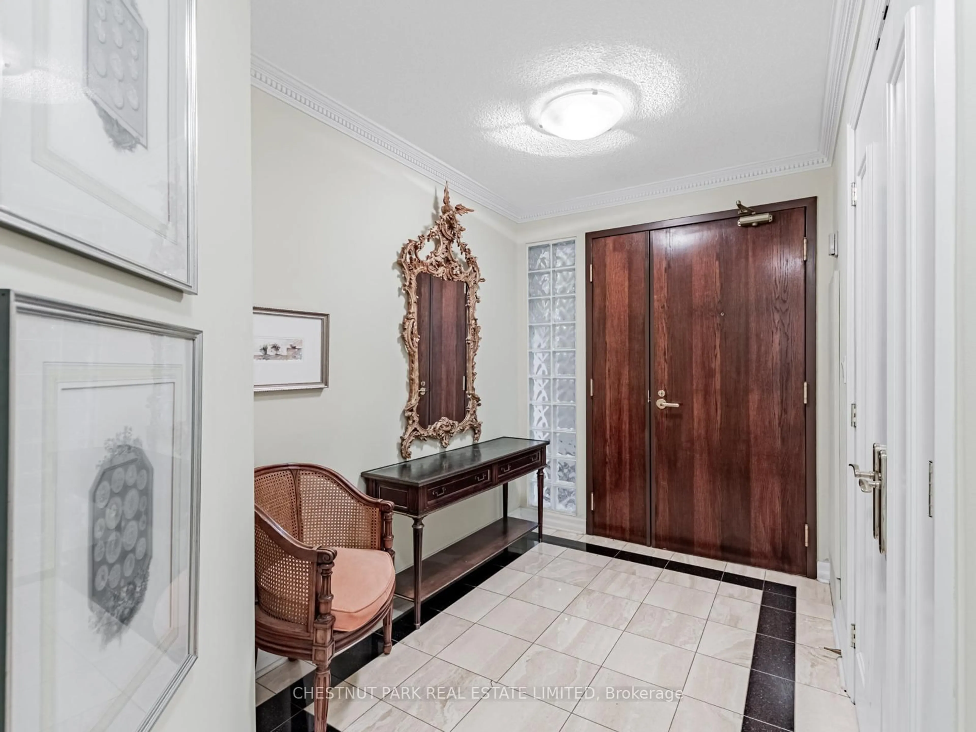 Indoor foyer for 2727 Yonge St #514, Toronto Ontario M4N 3R6