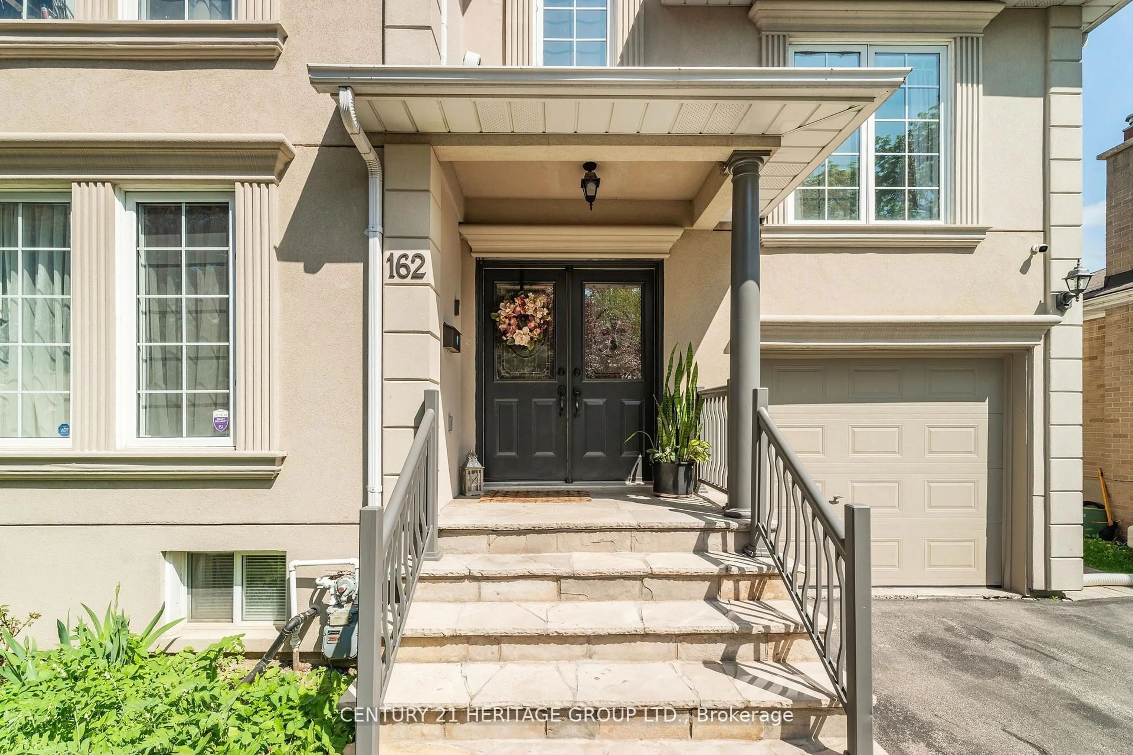 Indoor entryway for 162 Goulding Ave, Toronto Ontario M2M 1L7
