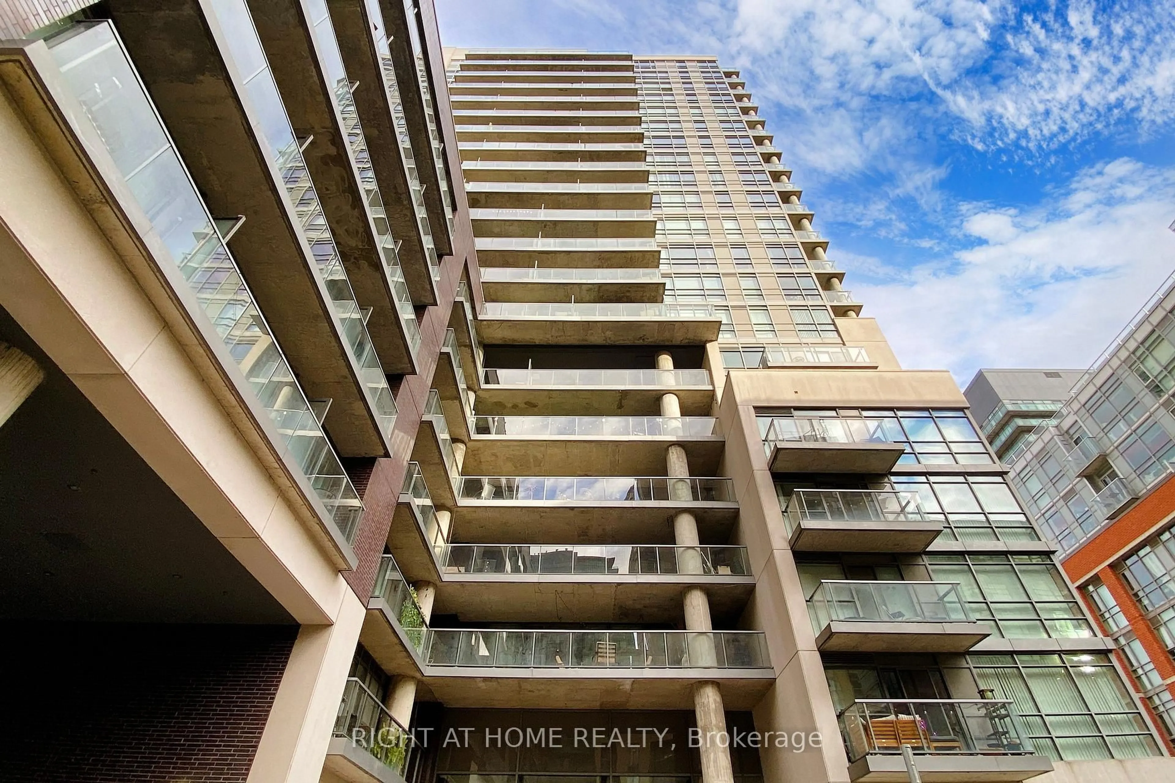 Indoor foyer for 68 Abell St #846, Toronto Ontario M6J 0B1