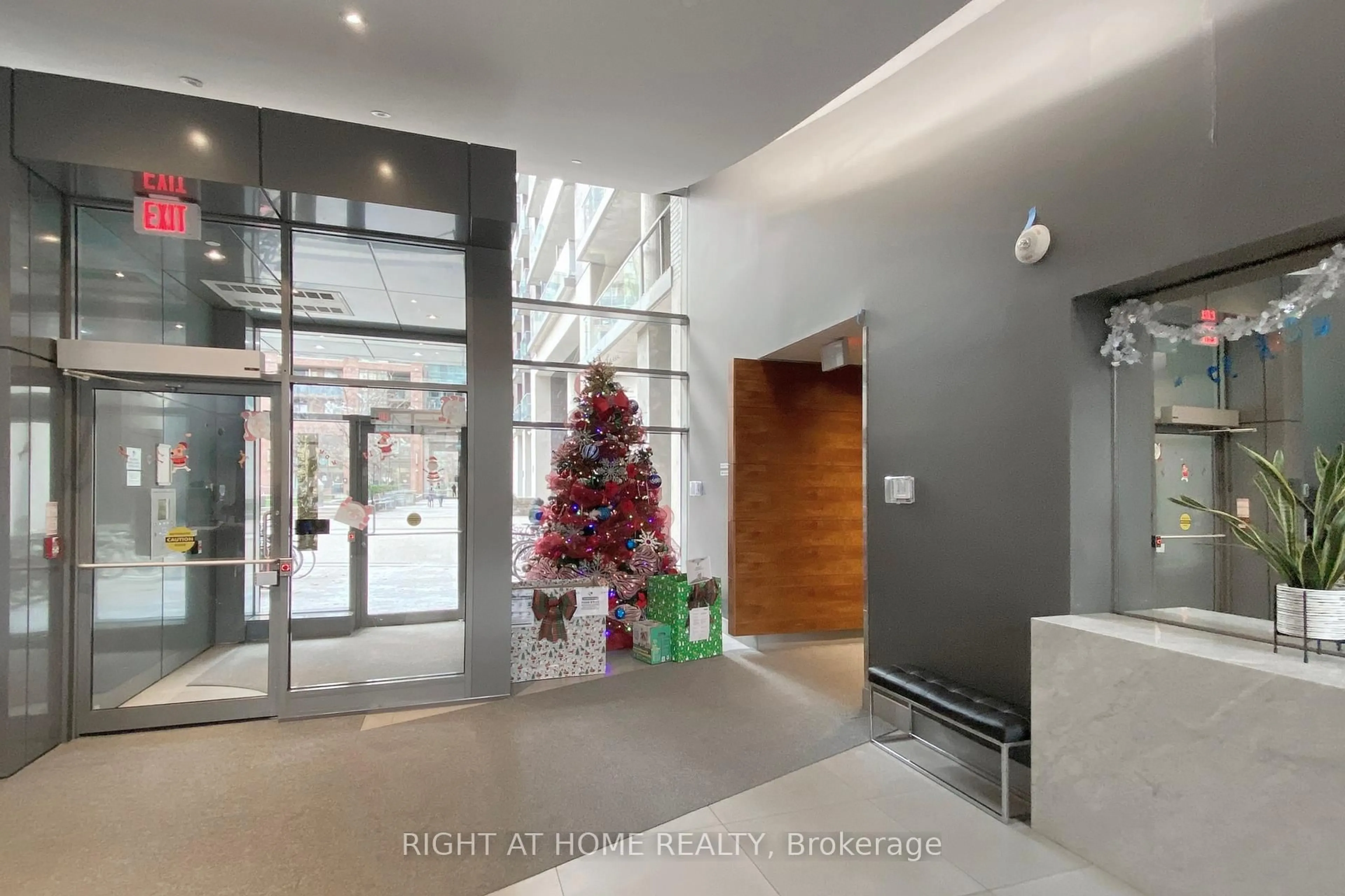 Indoor foyer for 68 Abell St #846, Toronto Ontario M6J 0B1