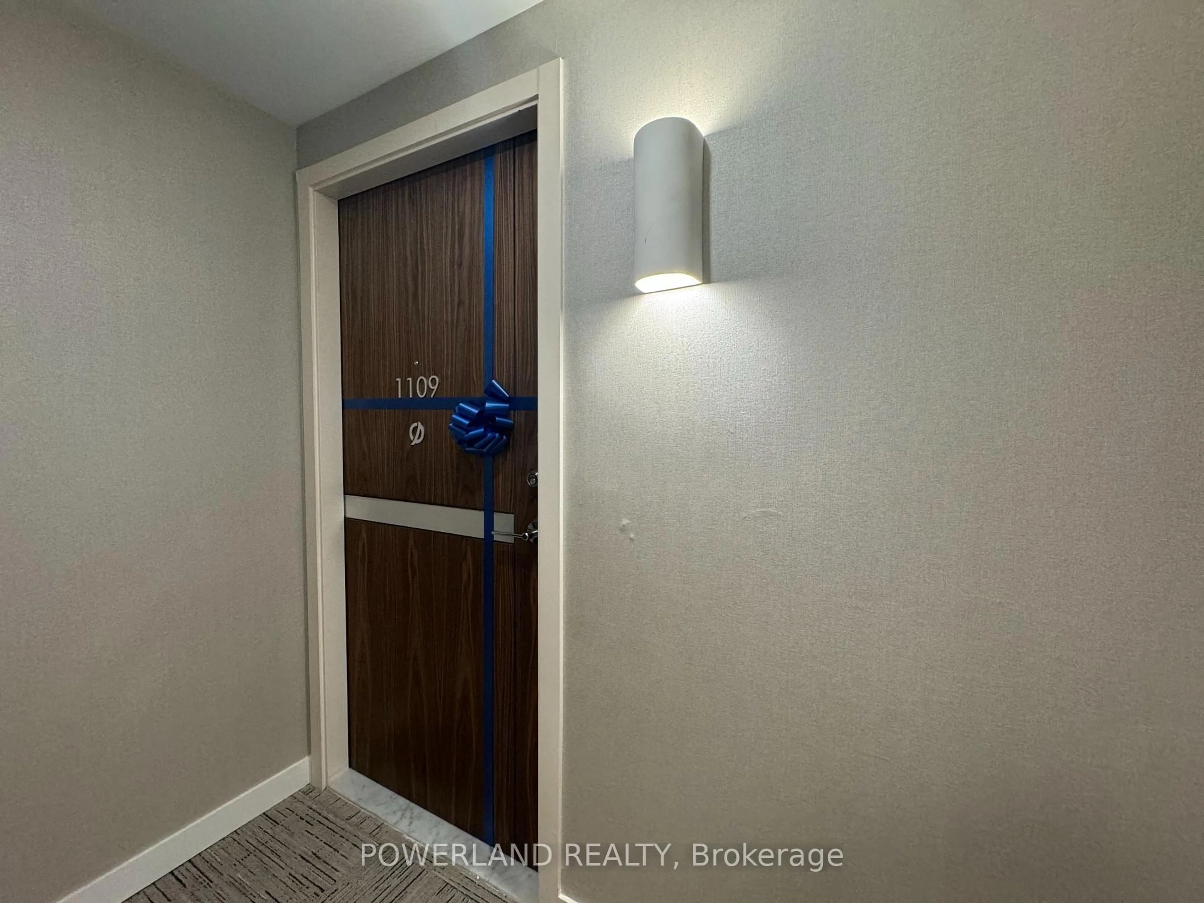 Indoor entryway for 27 Mcmahon Dr #1109, Toronto Ontario M2K 0J2