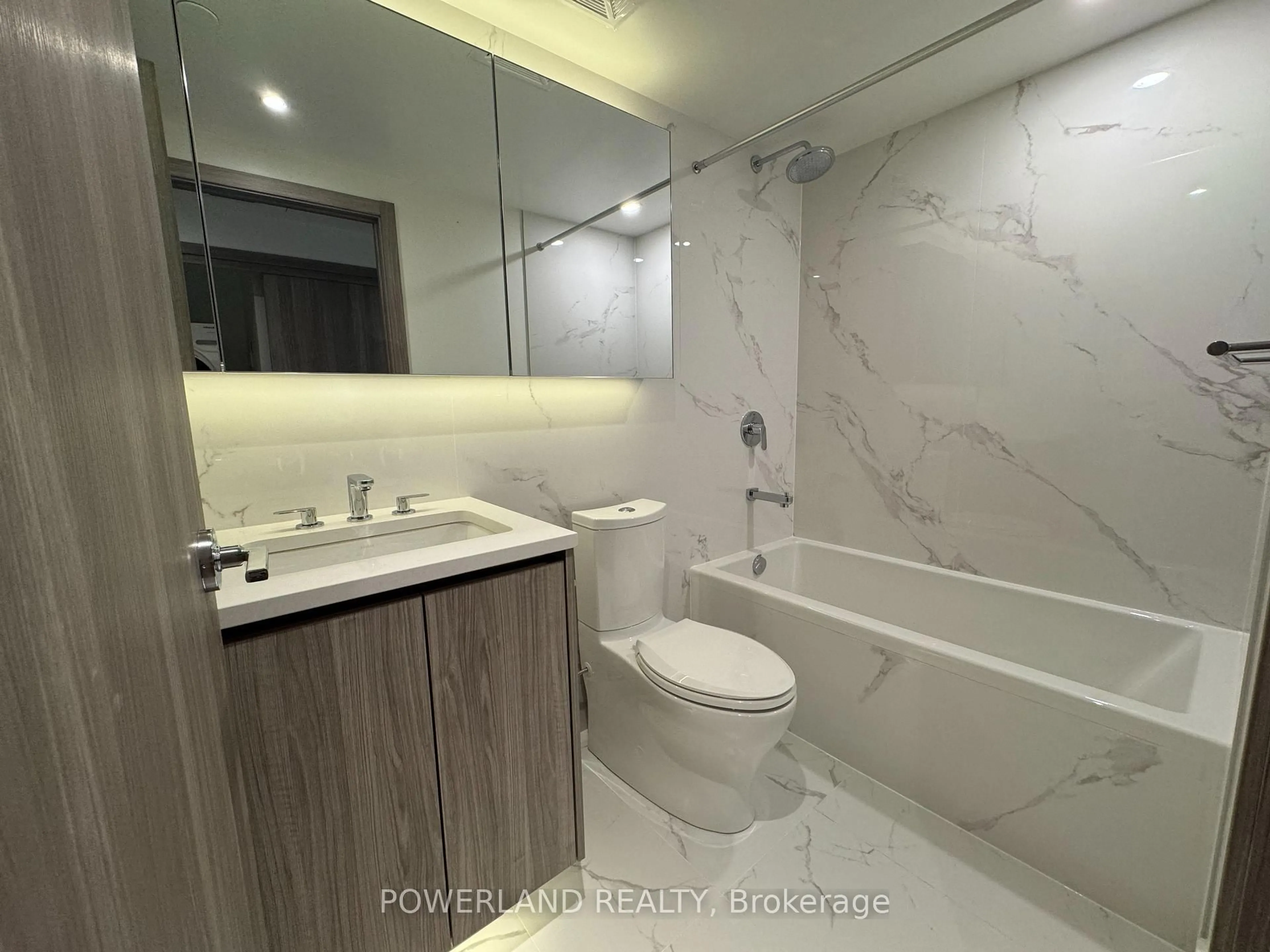 Standard bathroom, ceramic/tile floor for 27 Mcmahon Dr #1109, Toronto Ontario M2K 0J2