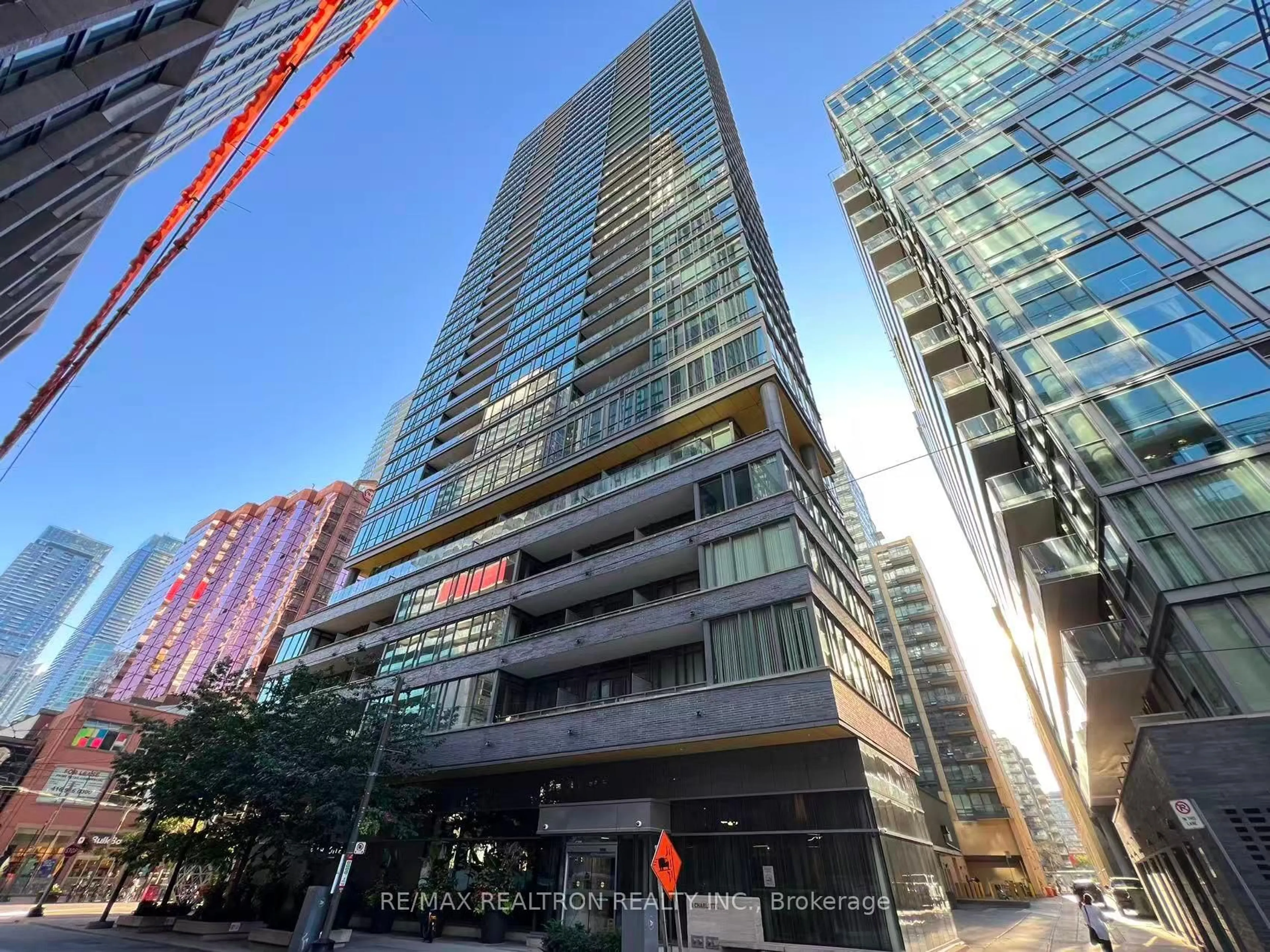 Indoor foyer for 8 Charlotte St #214, Toronto Ontario M5V 0K4