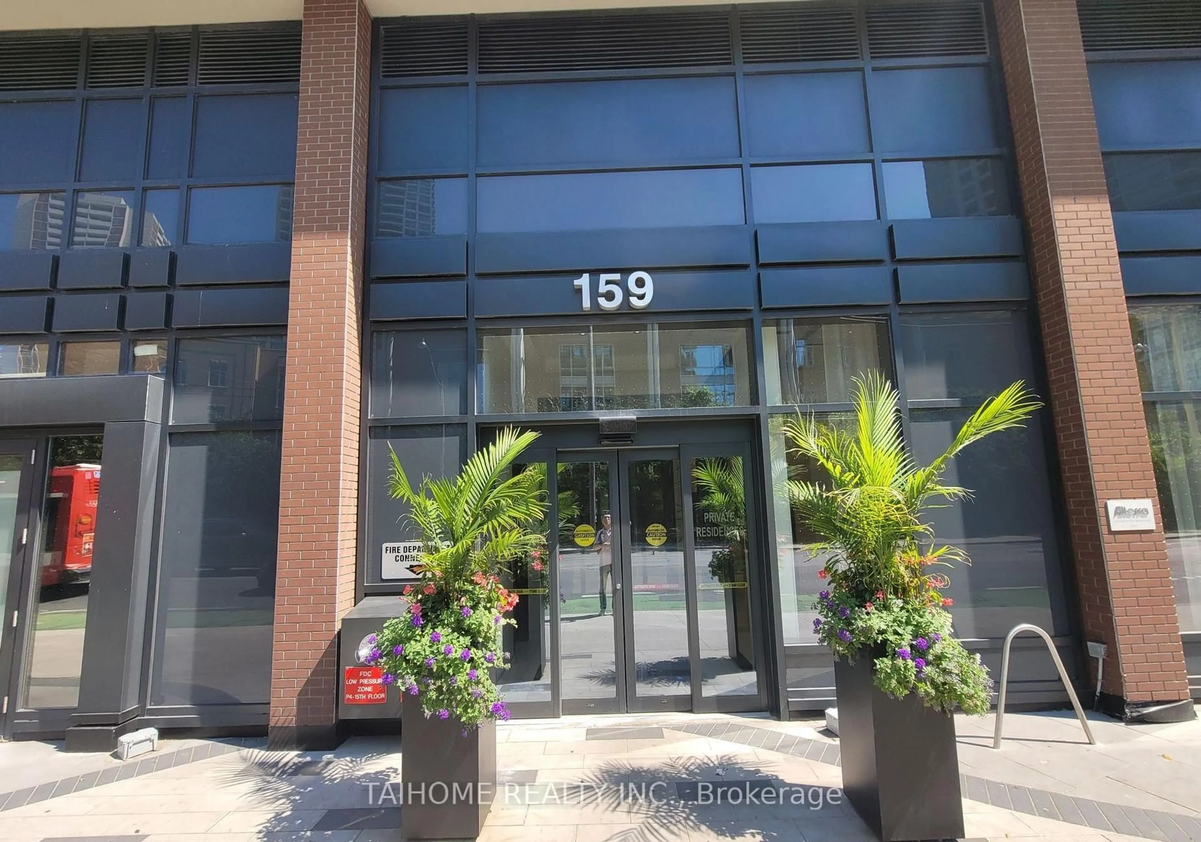 Indoor foyer for 159 Wellesley St #1509, Toronto Ontario M4Y 0H5