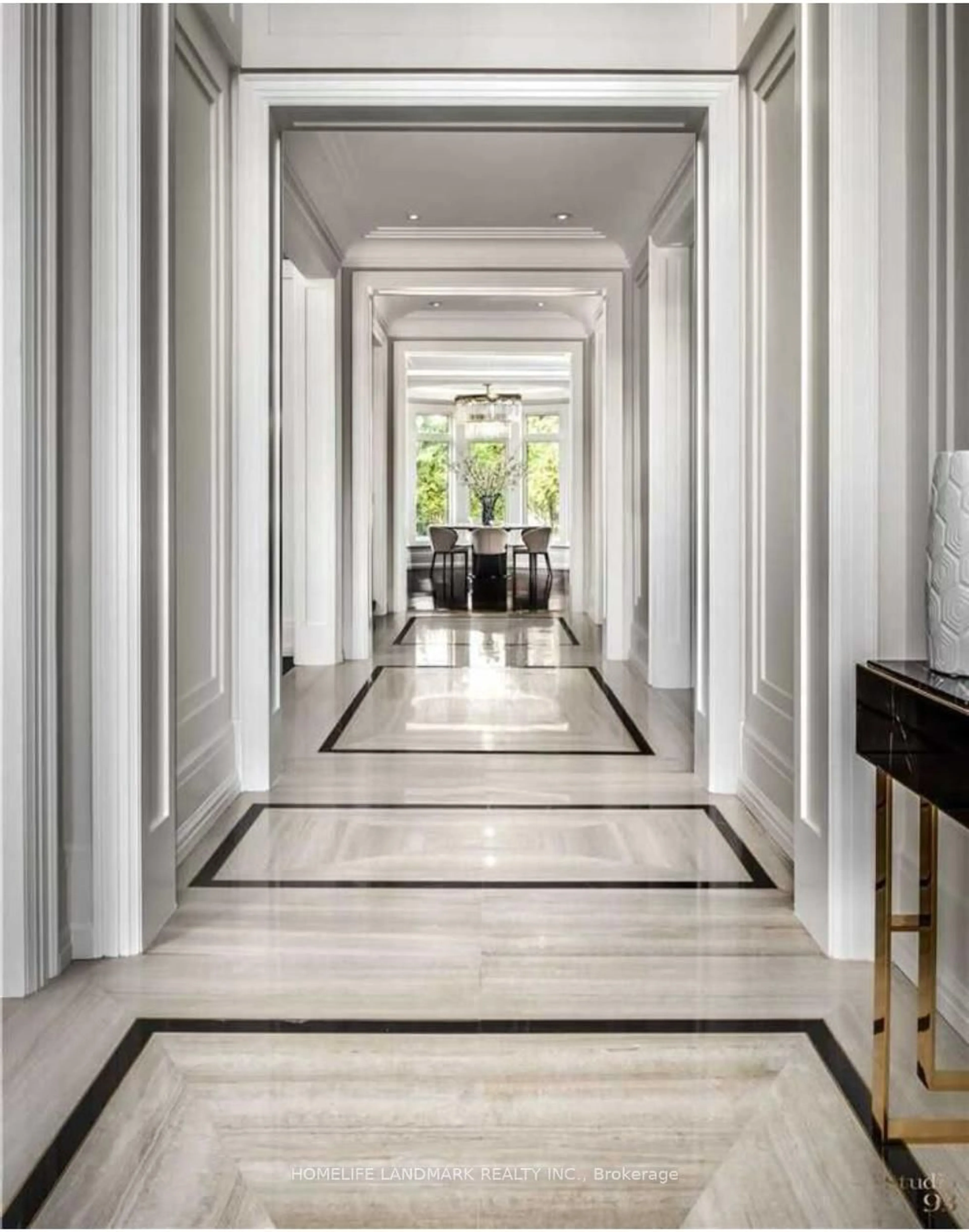 Indoor foyer for 59 Teddington Park Ave Ave, Toronto Ontario M4N 2C5