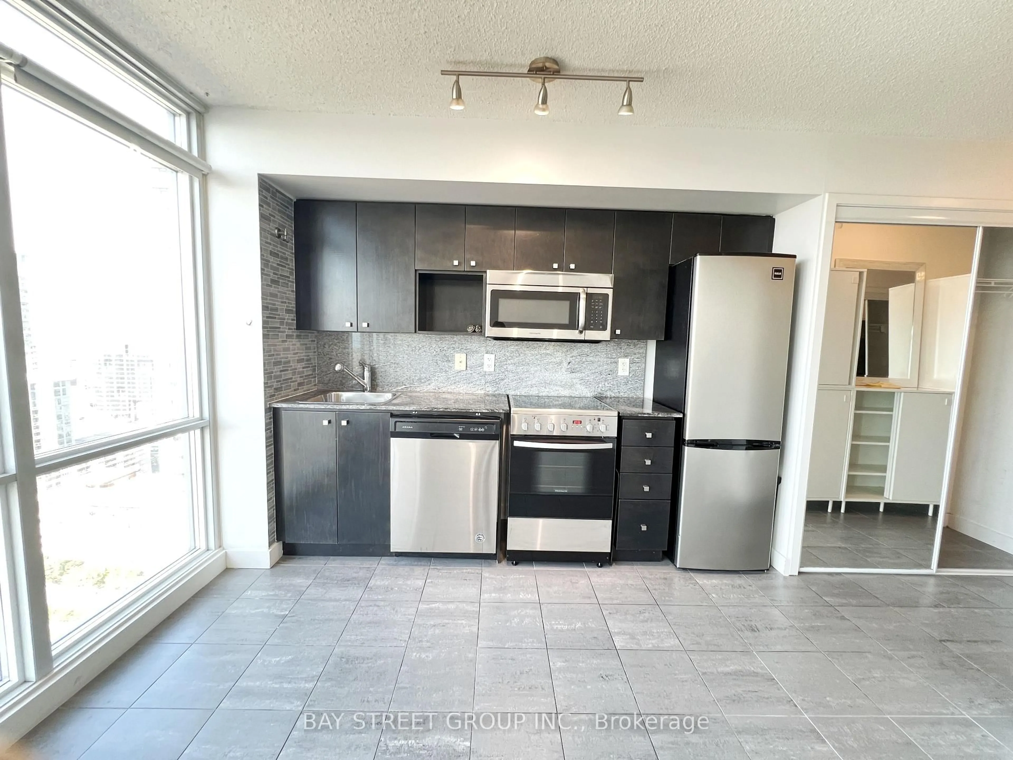 Standard kitchen, ceramic/tile floor for 11 Brunel Crt #3716, Toronto Ontario M5V 3Y3