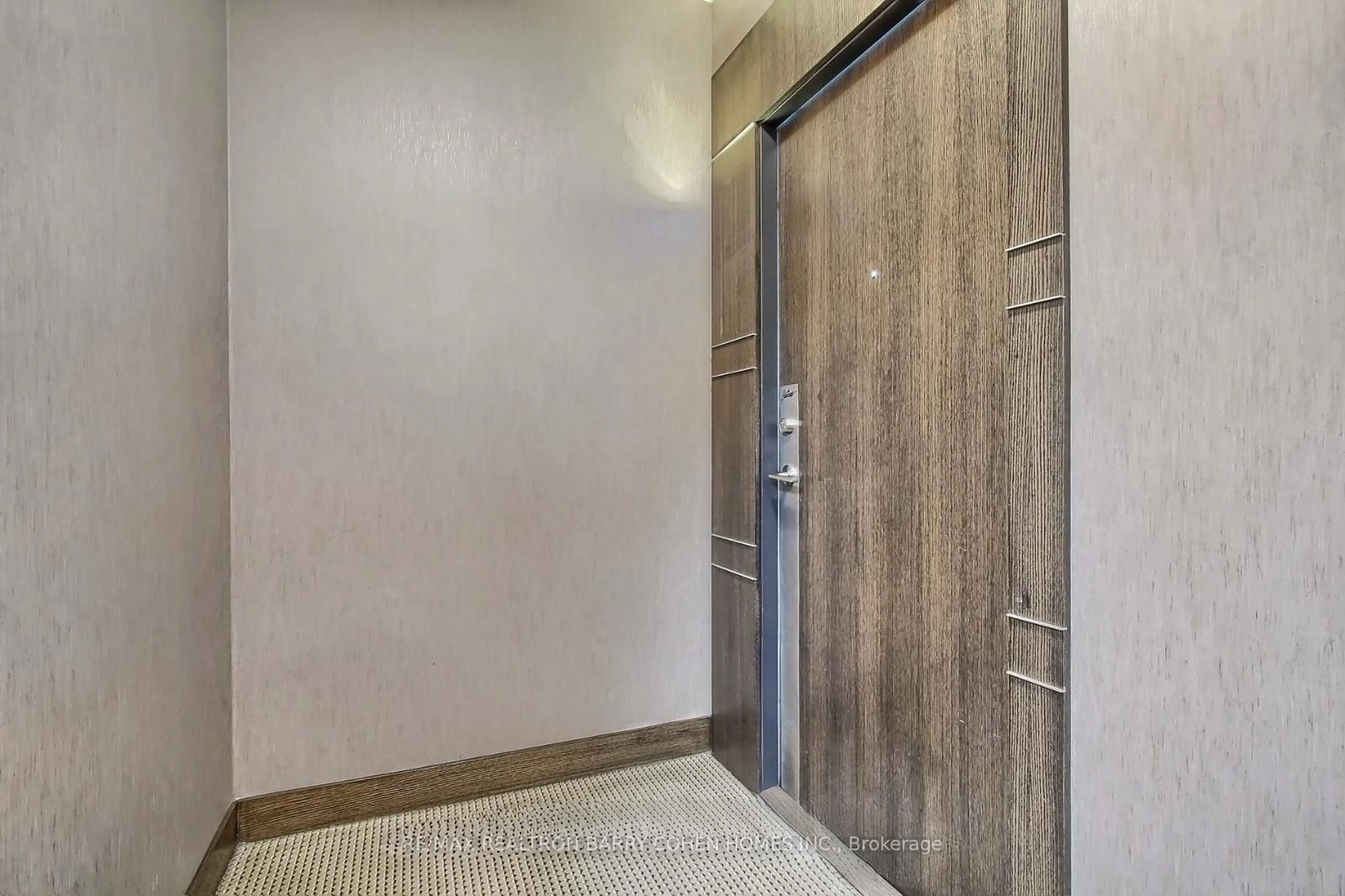 Indoor entryway for 16 Harbour St #5101, Toronto Ontario M5J 2Z7