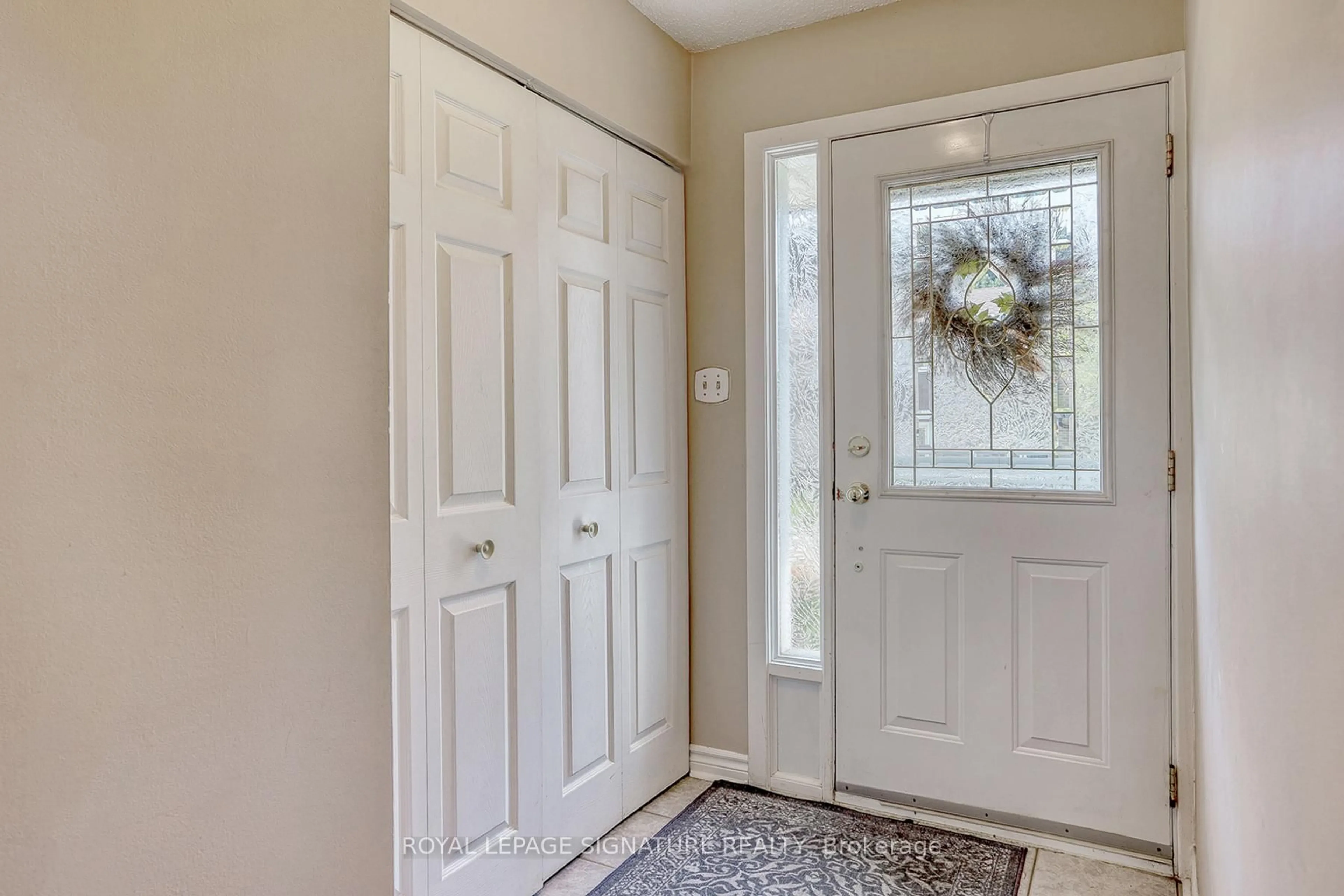 Indoor entryway for 5 Golden Appleway, Toronto Ontario M3A 0H5