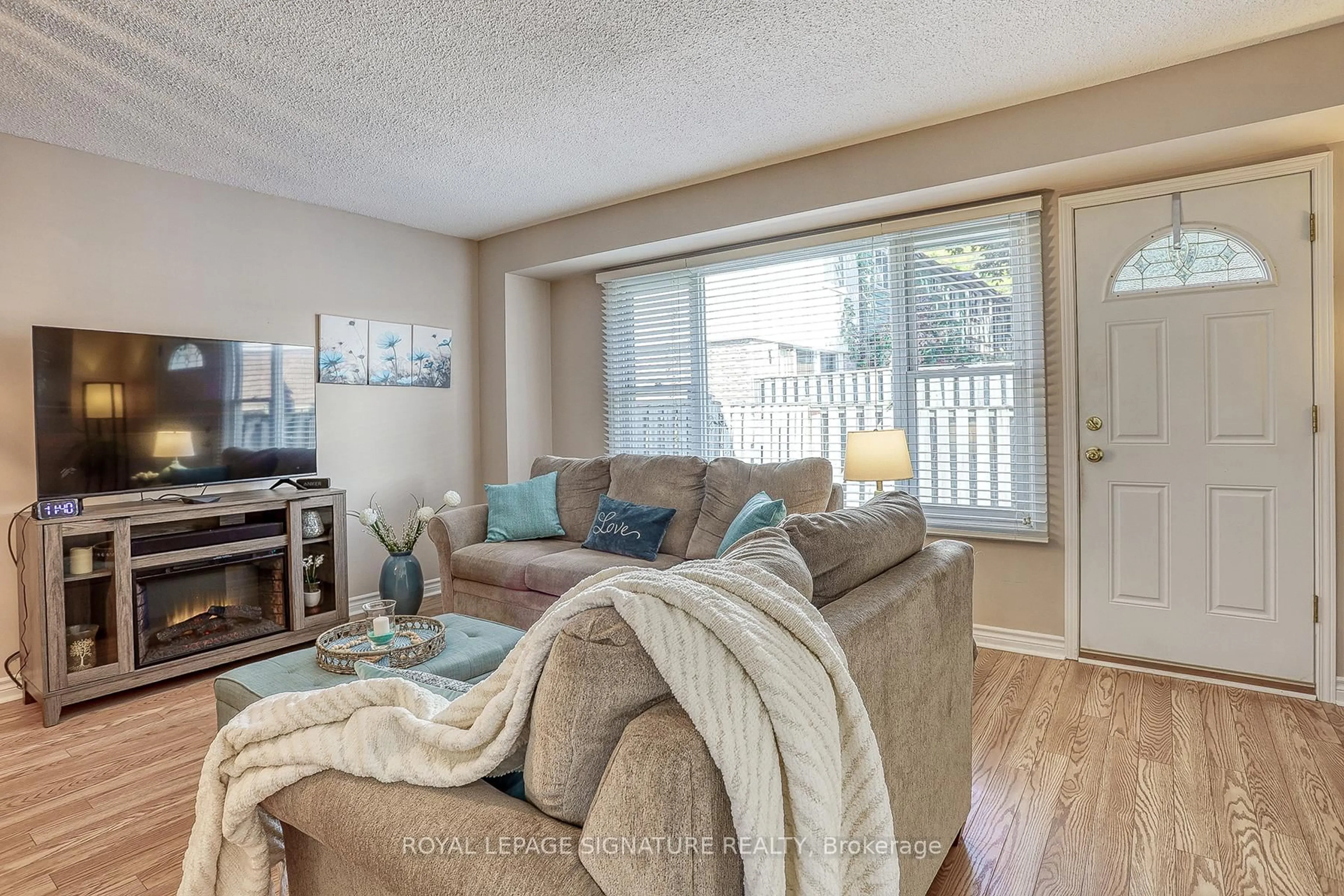 Living room with furniture, unknown for 5 Golden Appleway, Toronto Ontario M3A 0H5