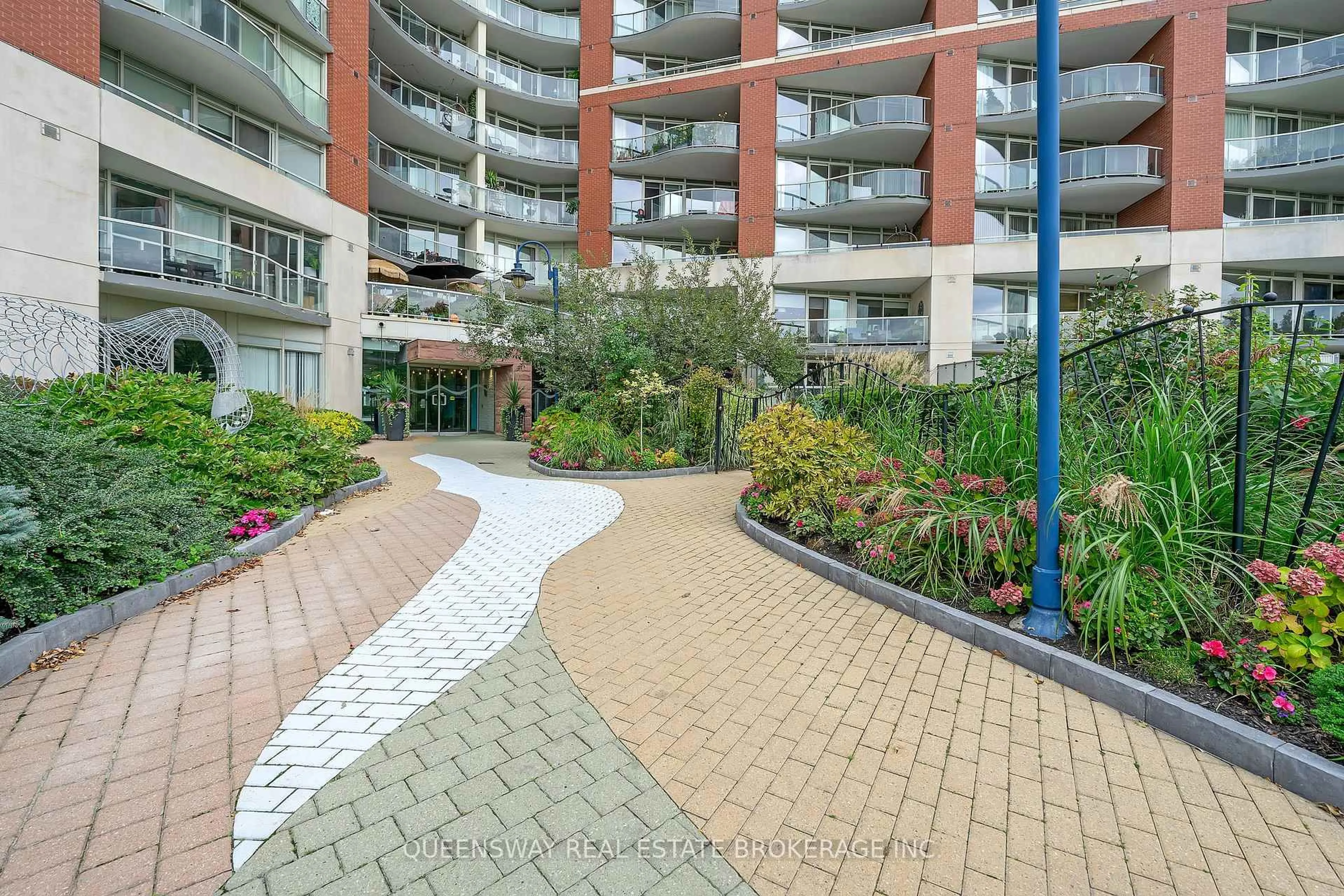 Unknown for 550 Queens Quay #429, Toronto Ontario M5V 3M8