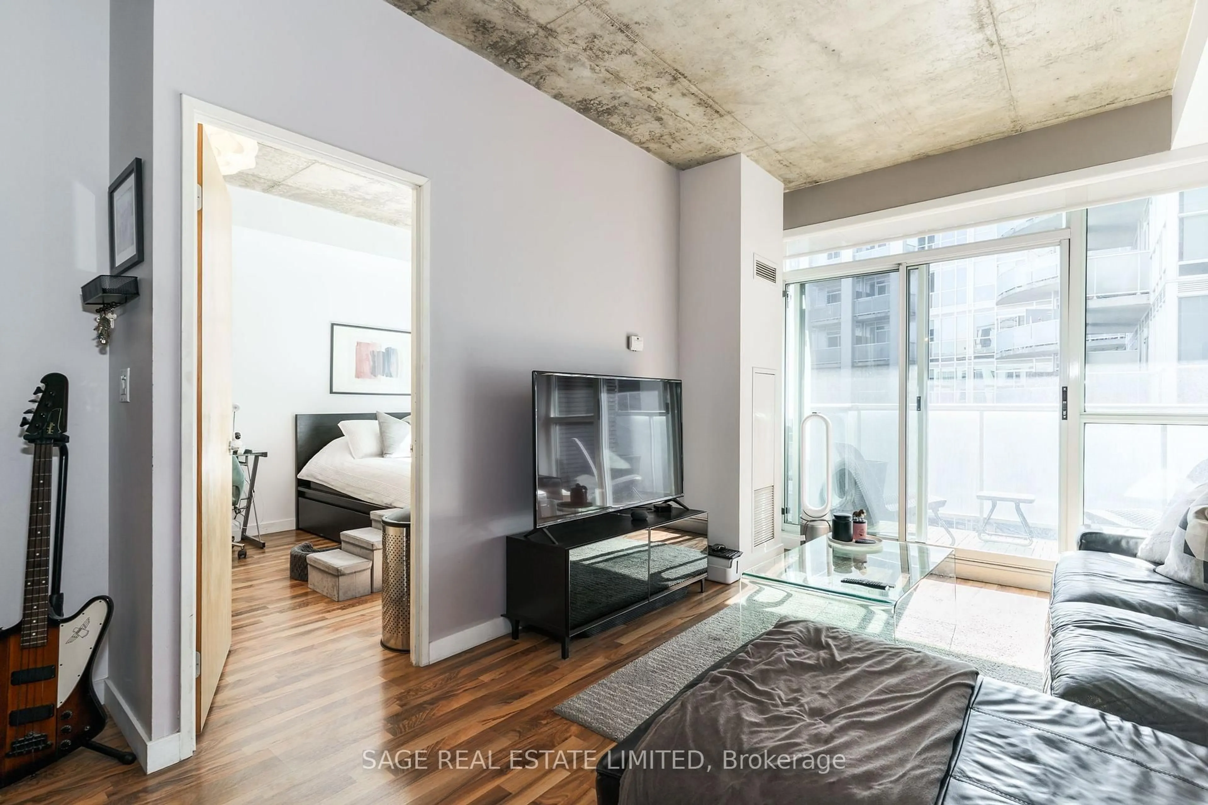 Living room with furniture, cement floor for 1005 King St #804, Toronto Ontario M6K 3M8