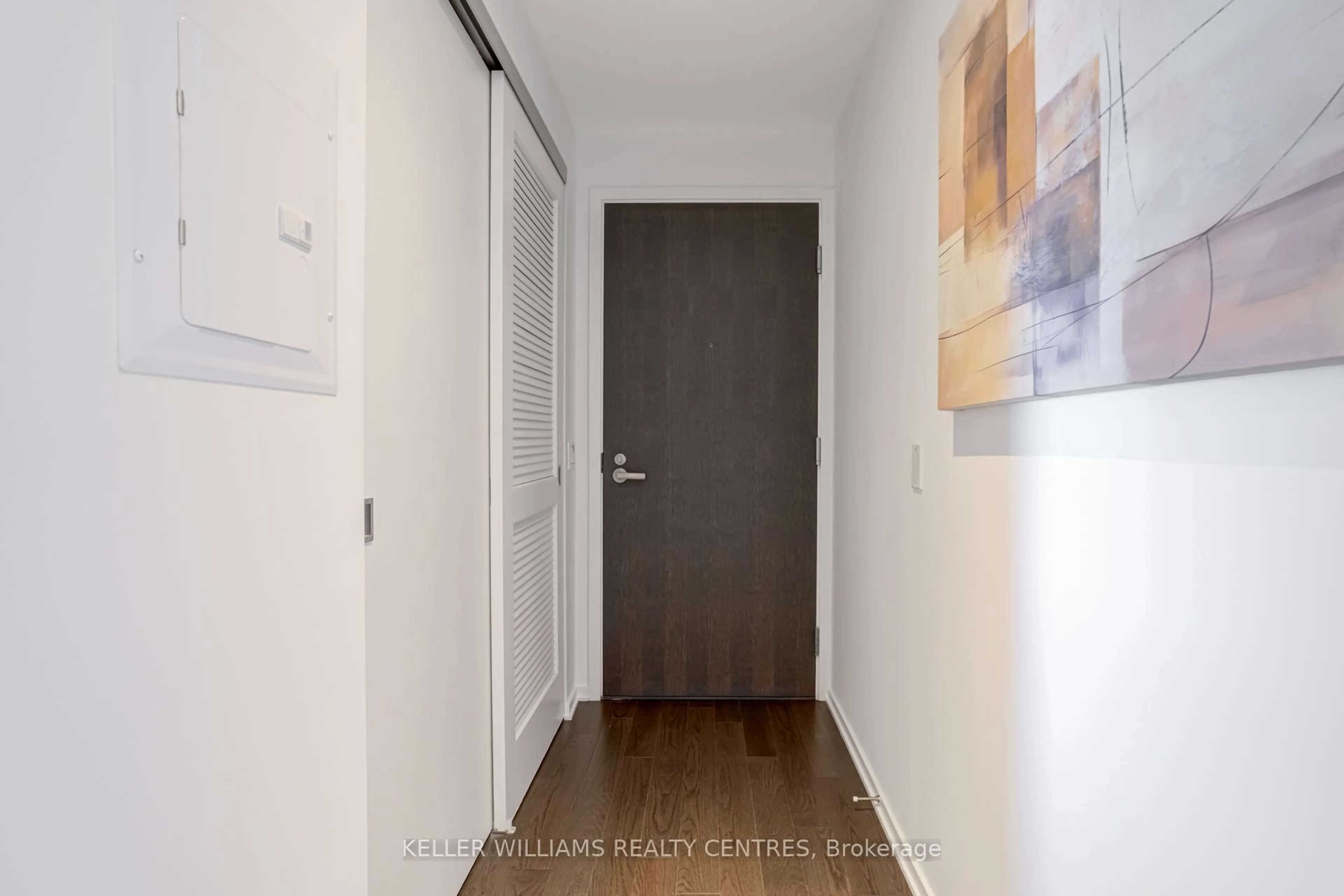 Indoor entryway for 16 Bonnycastle St #2009, Toronto Ontario M5A 0C9