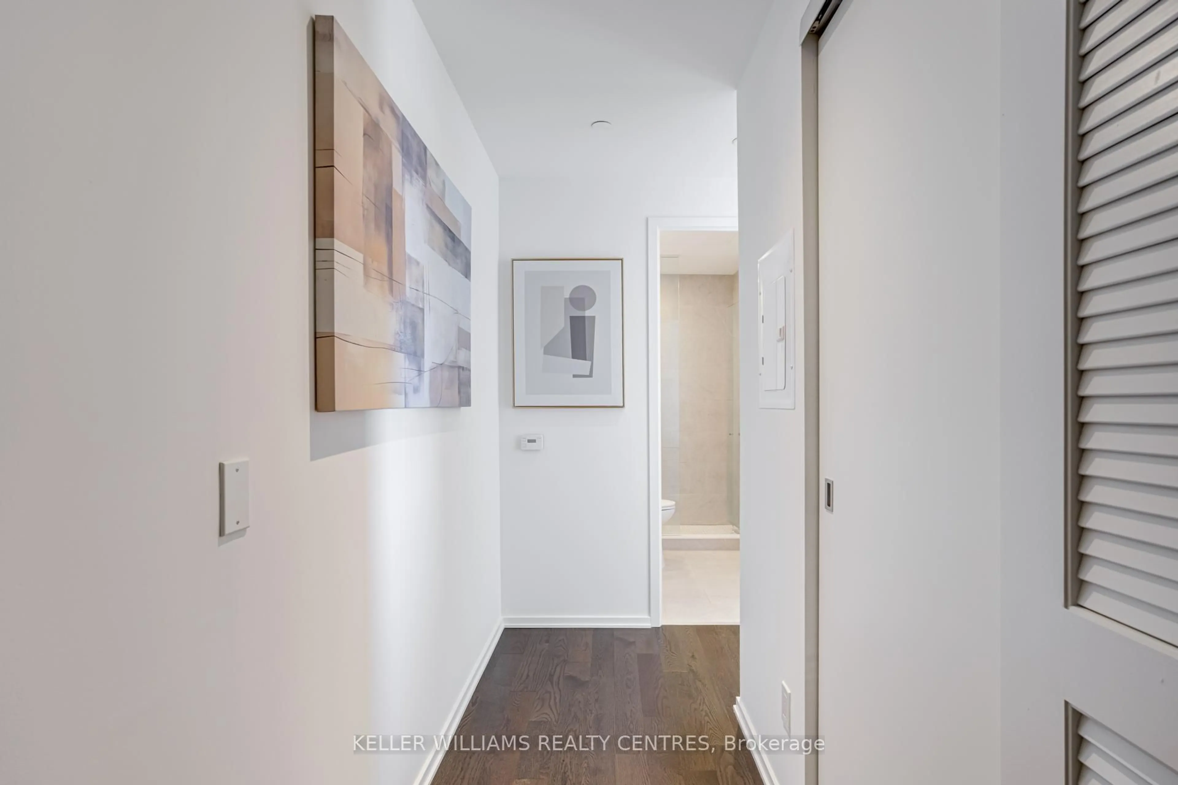 Indoor entryway for 16 Bonnycastle St #2009, Toronto Ontario M5A 0C9