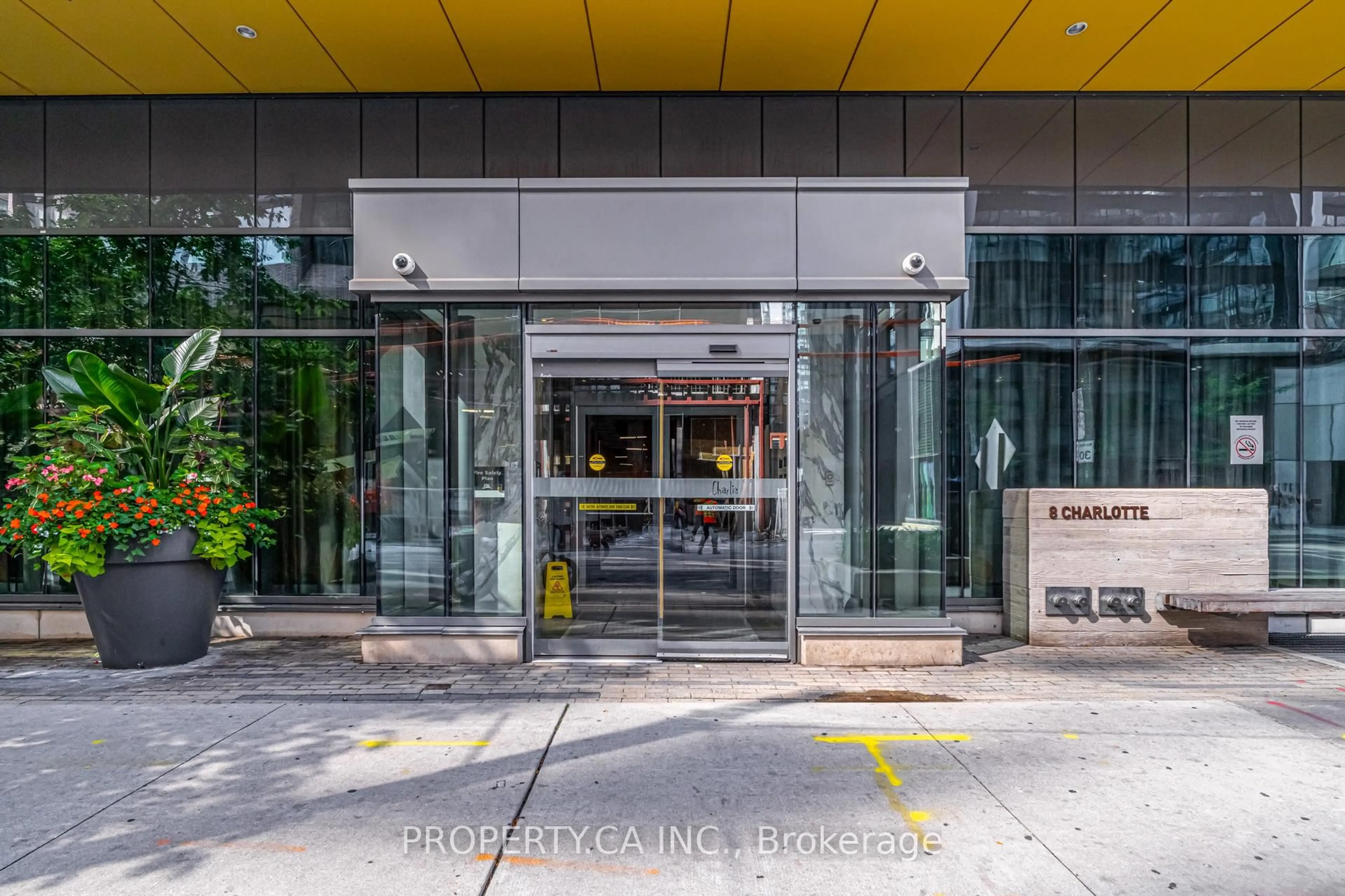 Indoor foyer for 8 Charlotte St #3207, Toronto Ontario M5V 0K4