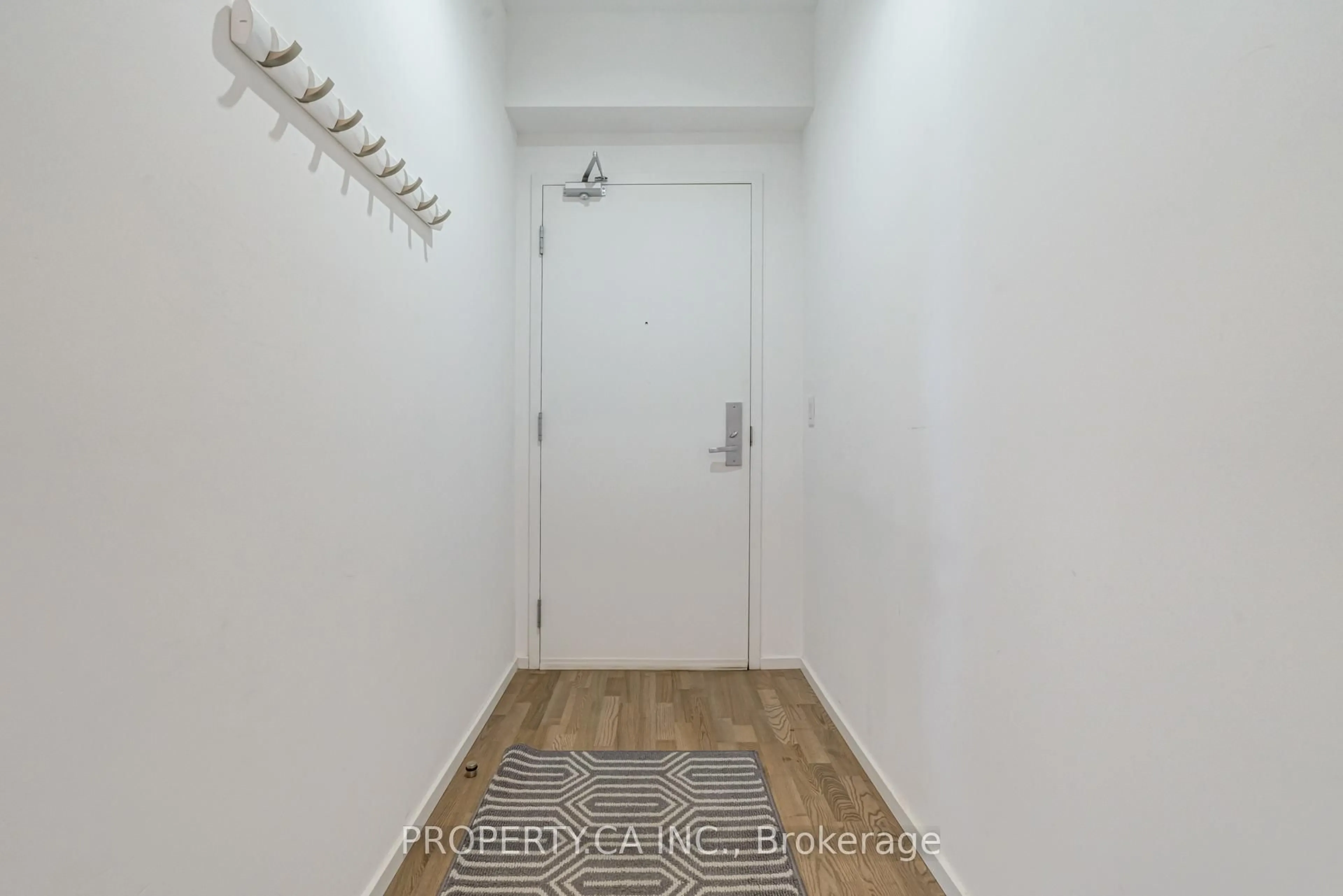 Indoor entryway for 8 Charlotte St #3207, Toronto Ontario M5V 0K4