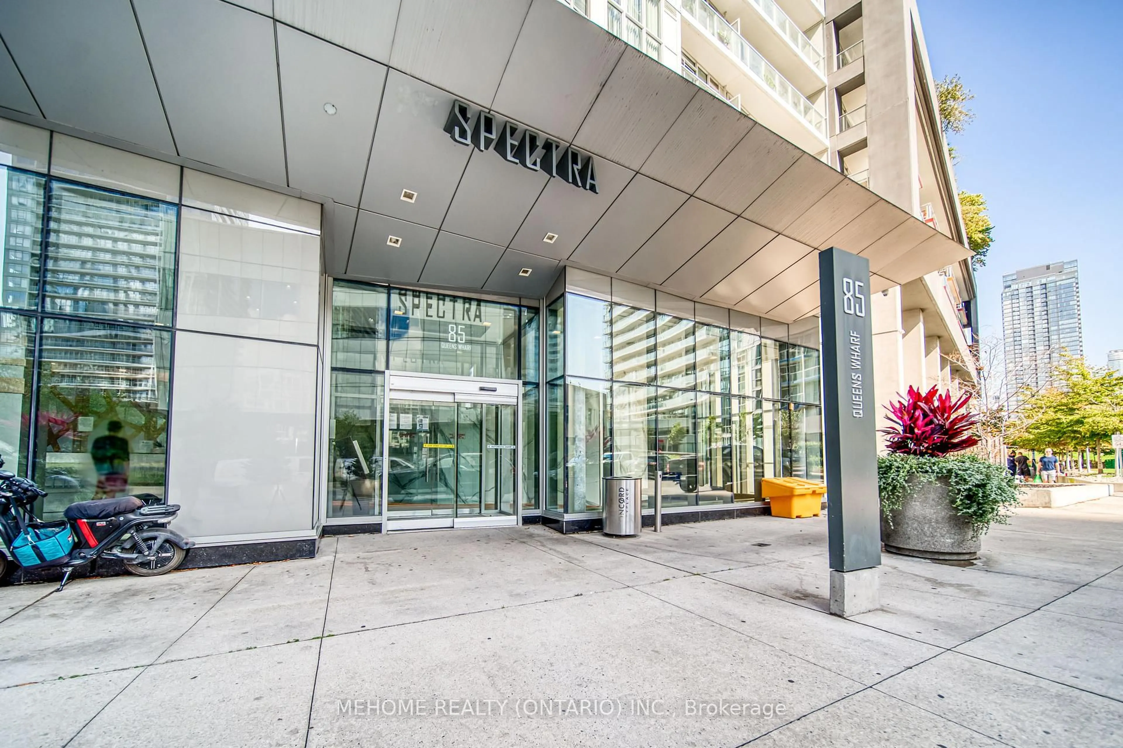 Indoor foyer for 85 Queens Wharf Rd #706, Toronto Ontario M5V 0J9