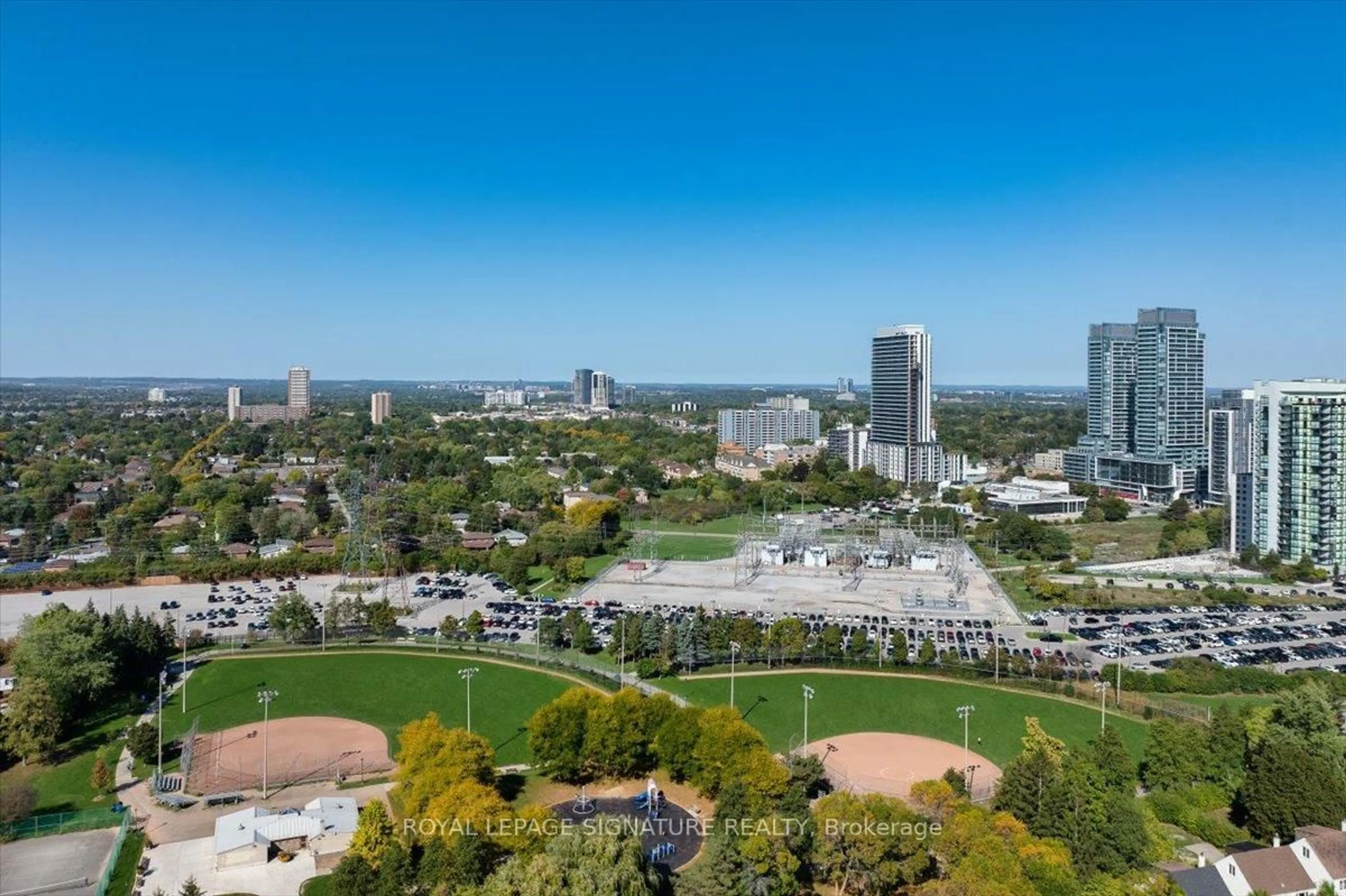 A pic from outside/outdoor area/front of a property/back of a property/a pic from drone, city buildings view from balcony for 25 Greenview Ave #1520, Toronto Ontario M2M 0A5