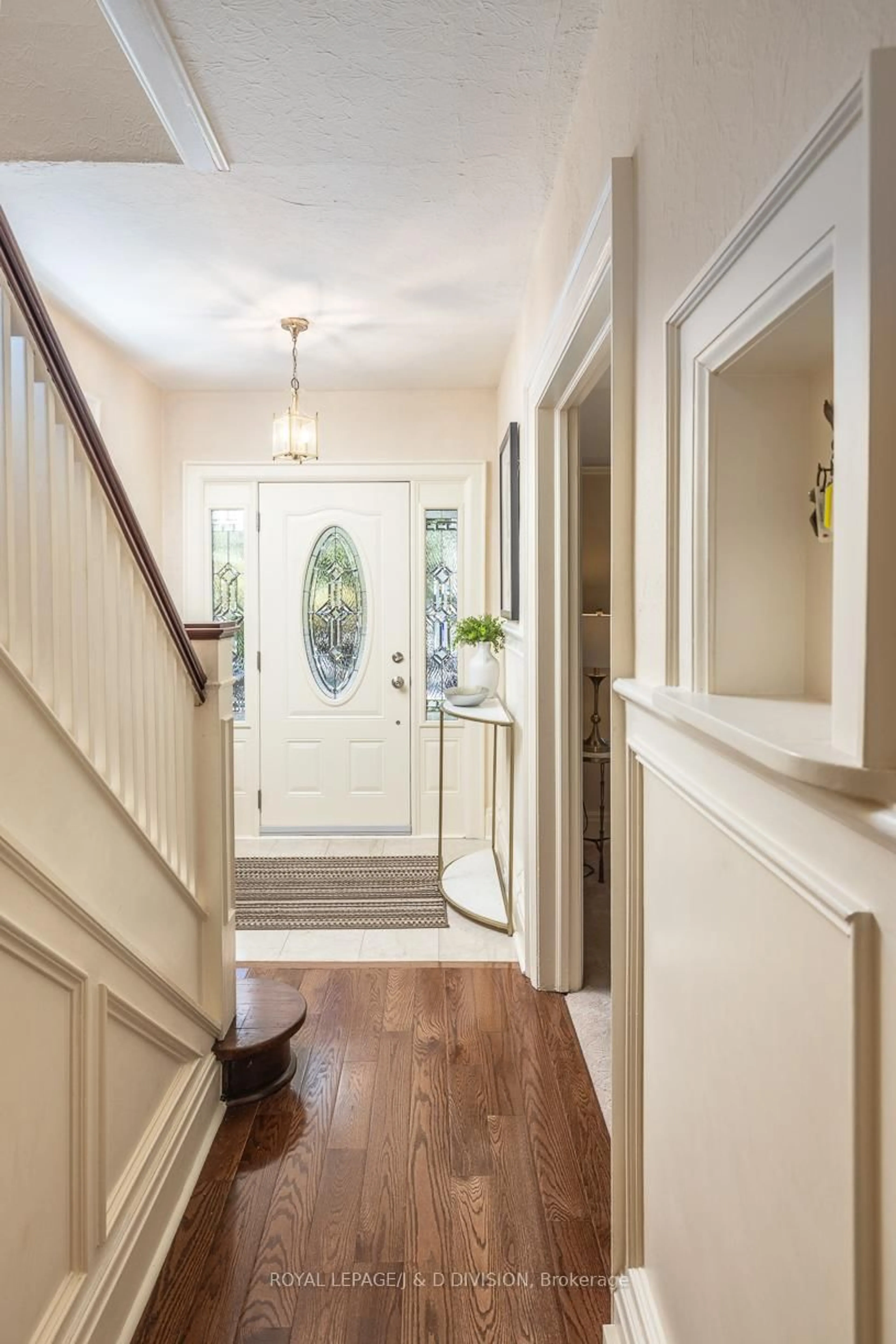 Indoor entryway for 193 Glenview Ave, Toronto Ontario M4R 1R4