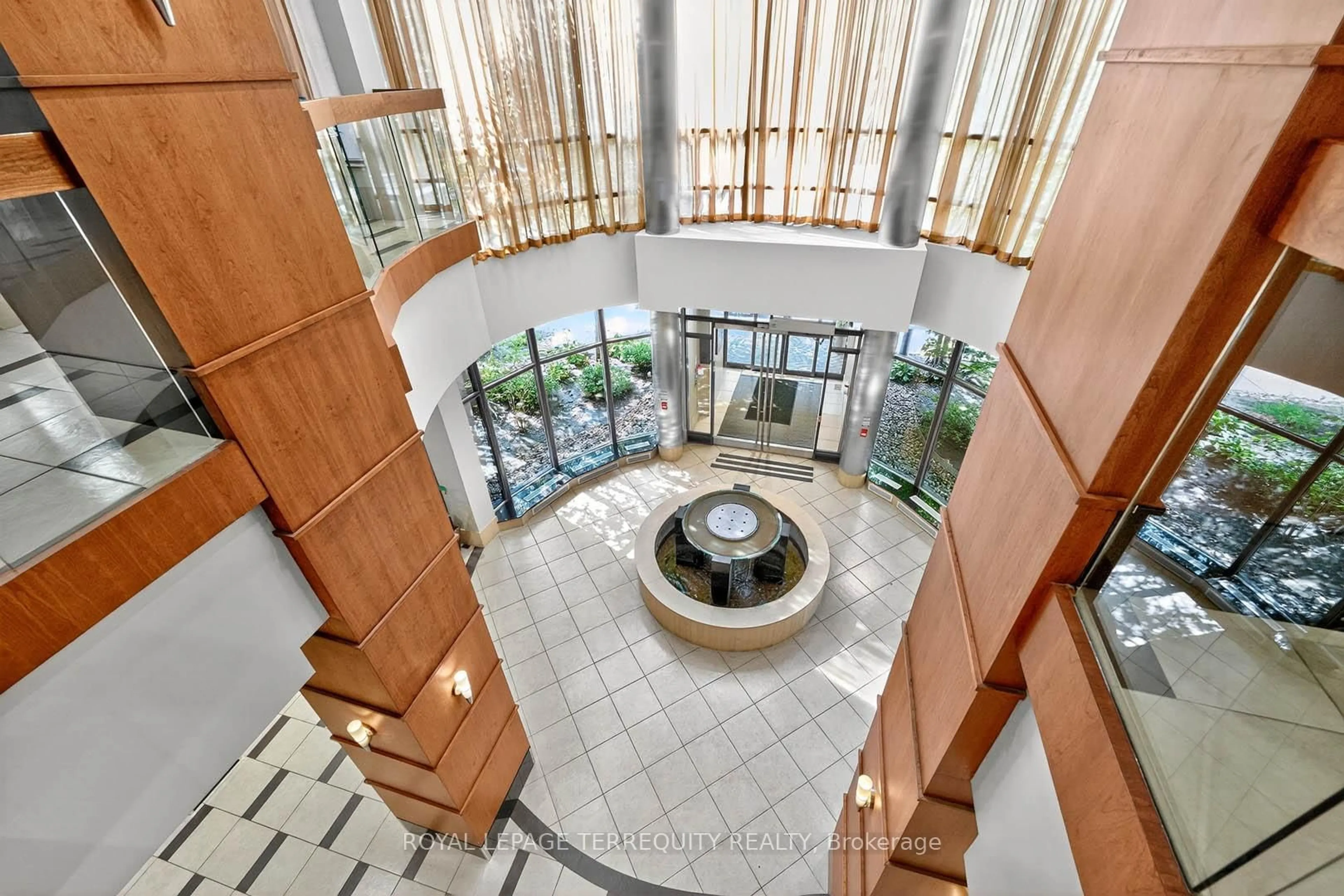 Indoor foyer for 10 Northtown Way #2510, Toronto Ontario M2N 7L4
