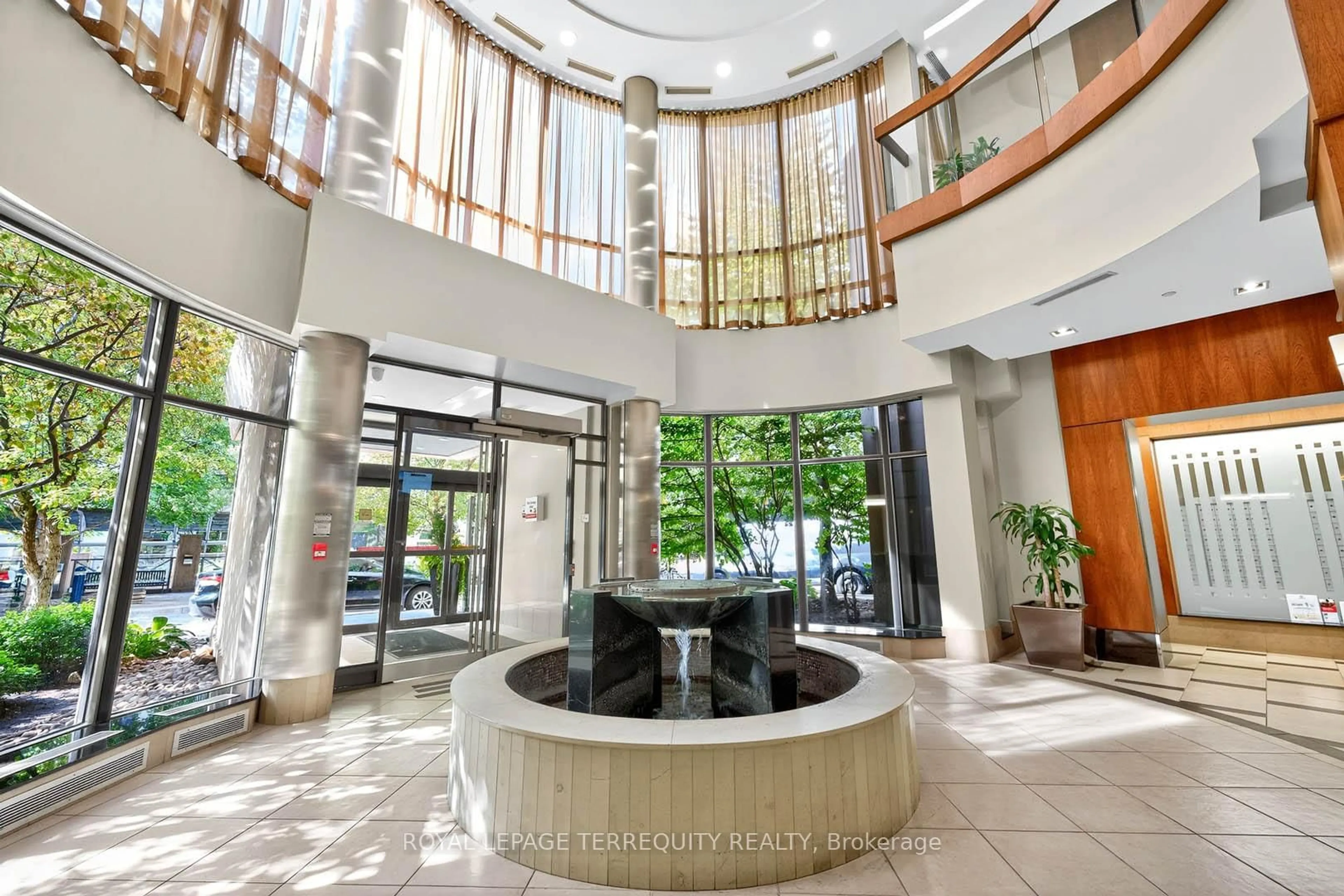 Indoor foyer for 10 Northtown Way #2510, Toronto Ontario M2N 7L4