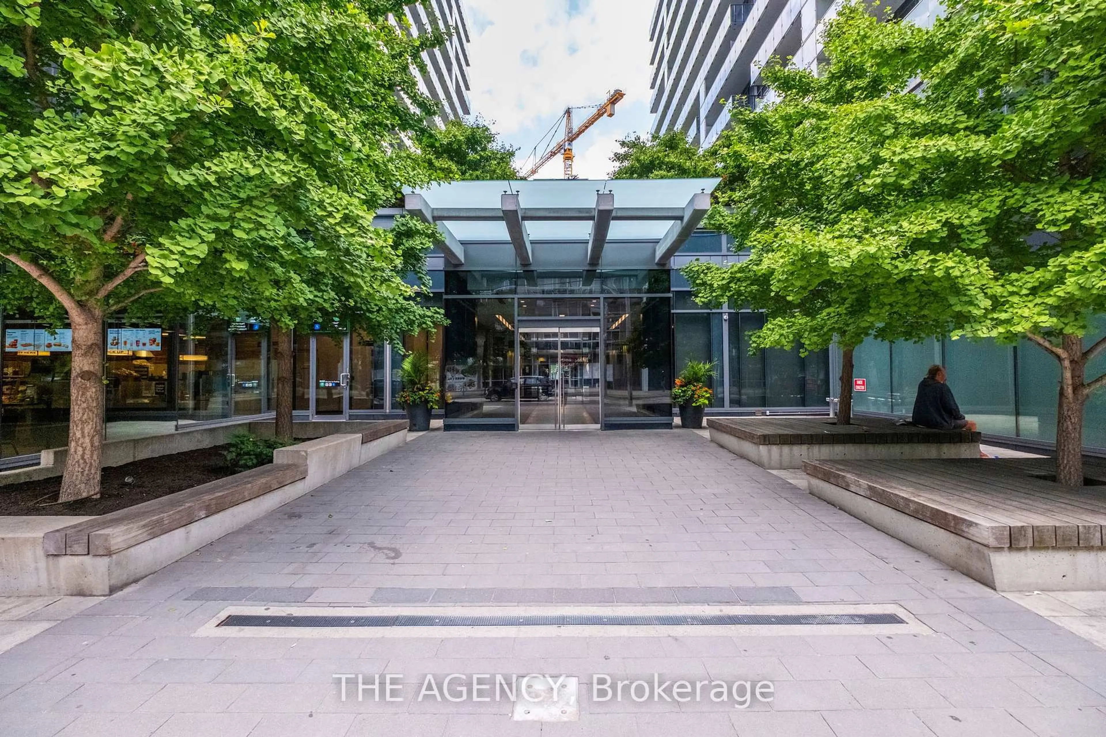 Indoor foyer for 1030 King St #457, Toronto Ontario M6K 0B4