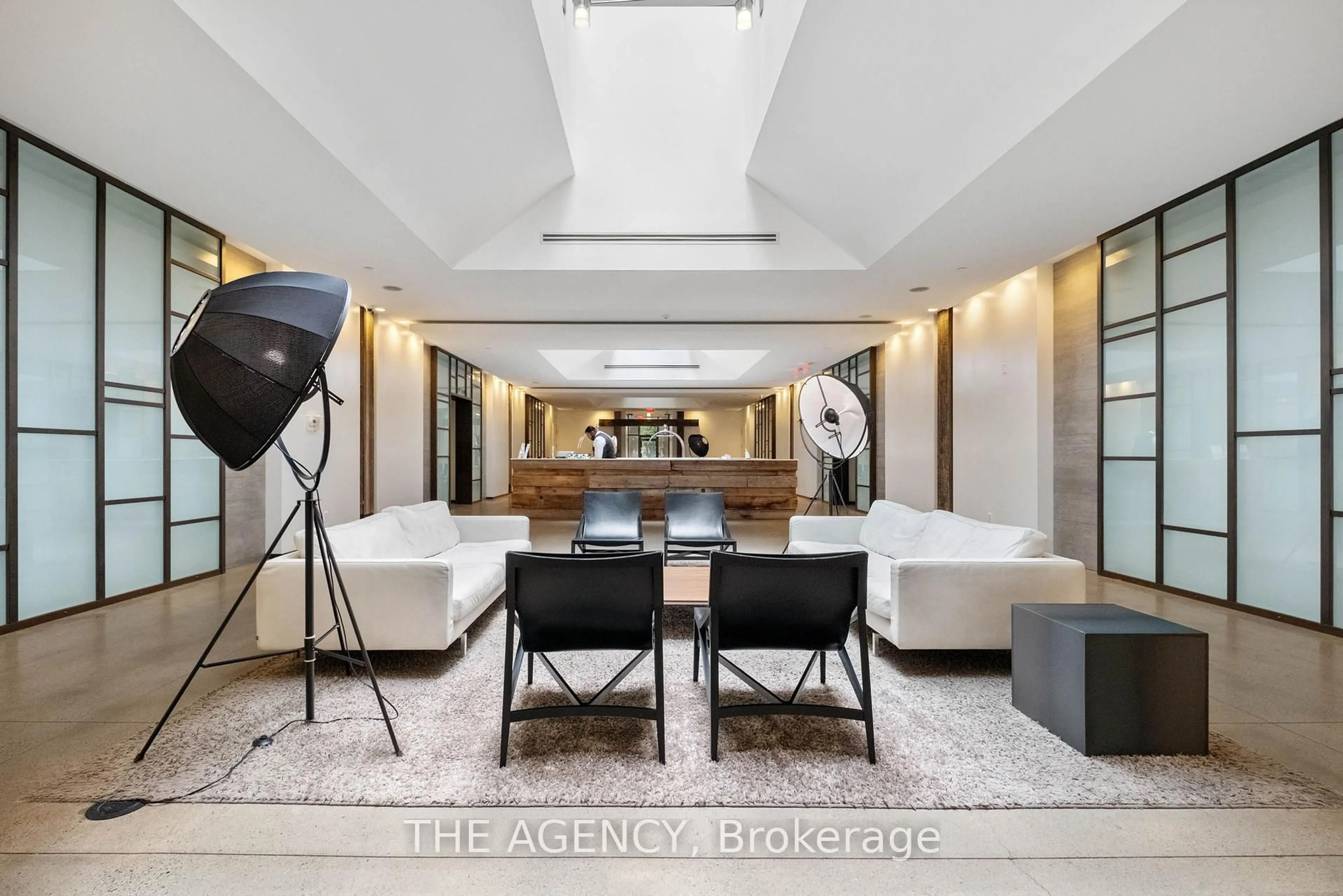 Indoor foyer for 1030 King St #457, Toronto Ontario M6K 0B4