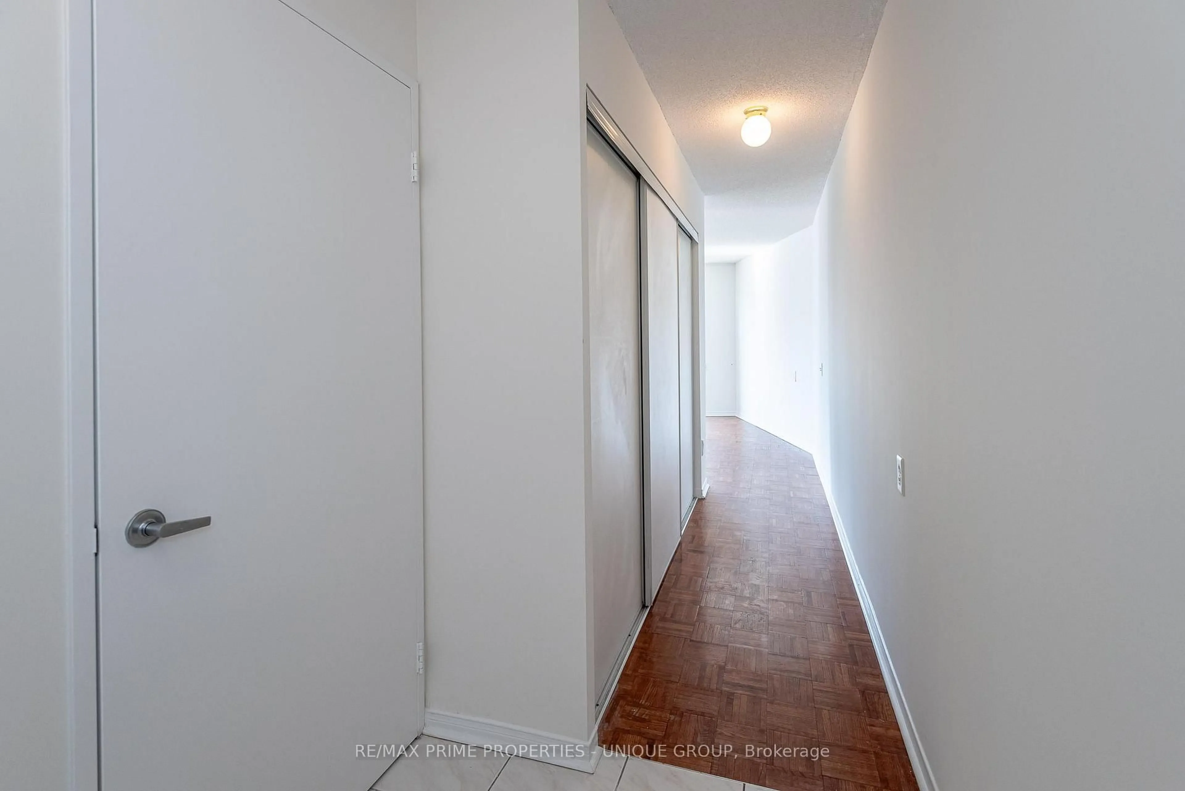 A pic of a room for 39 Parliament St #703, Toronto Ontario M5A 4R2