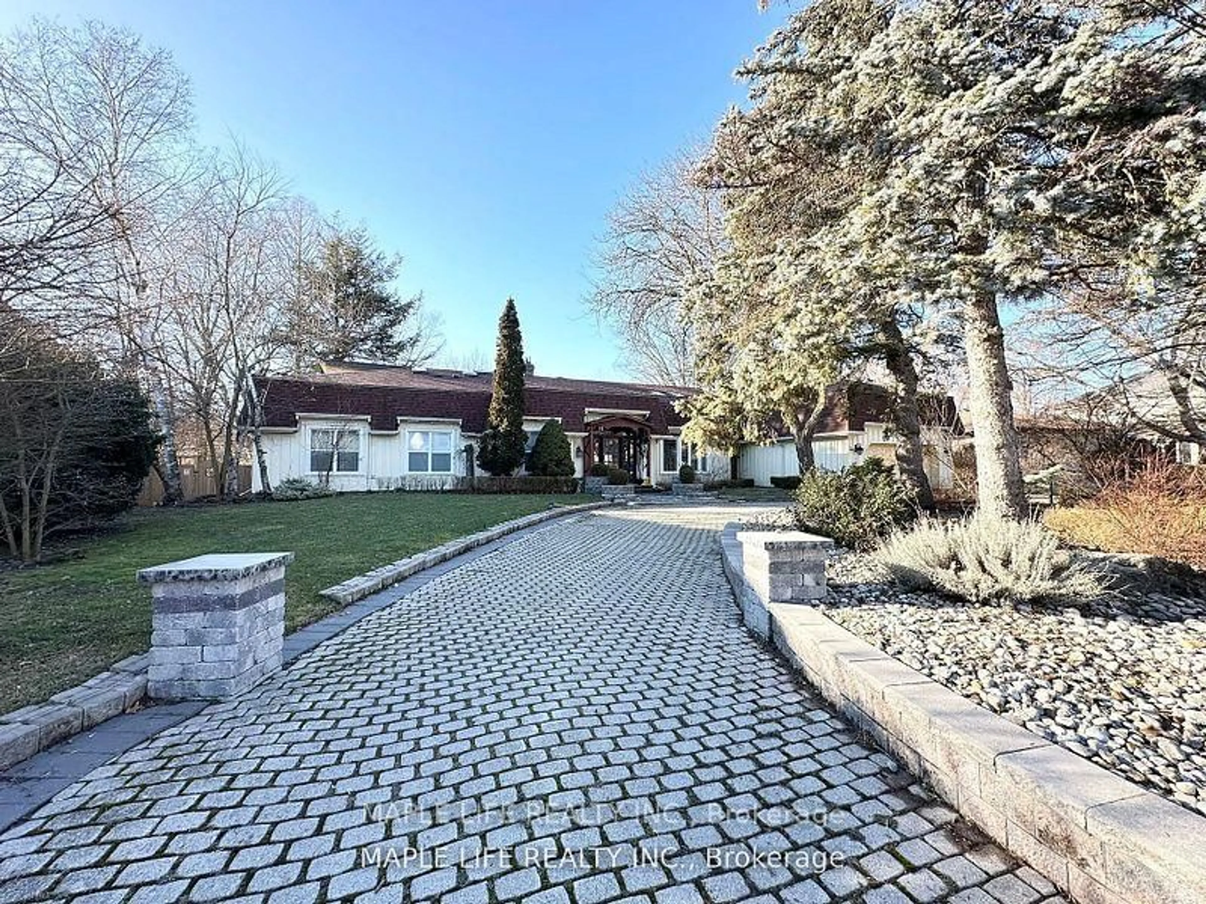 A pic from outside/outdoor area/front of a property/back of a property/a pic from drone, street for 16 Brian Cliff Dr, Toronto Ontario M3B 2G2